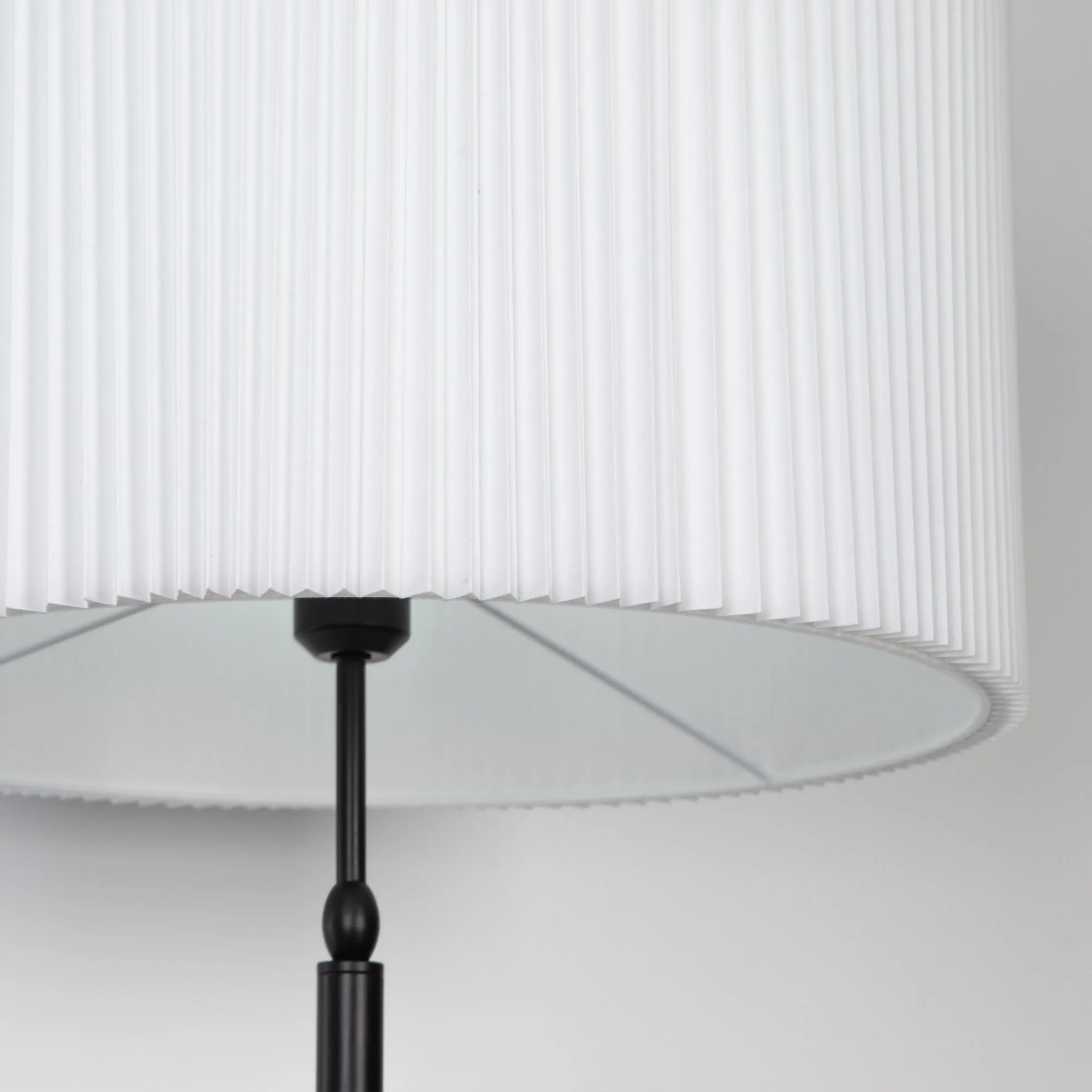 картинка Напольный светильник с тканевым абажуром 01163/1 черный