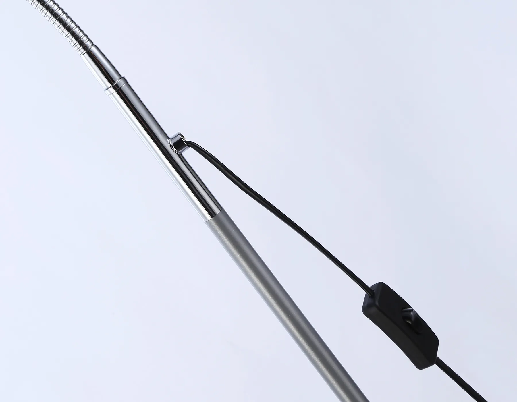 картинка Светильник напольный с выключателем на проводе