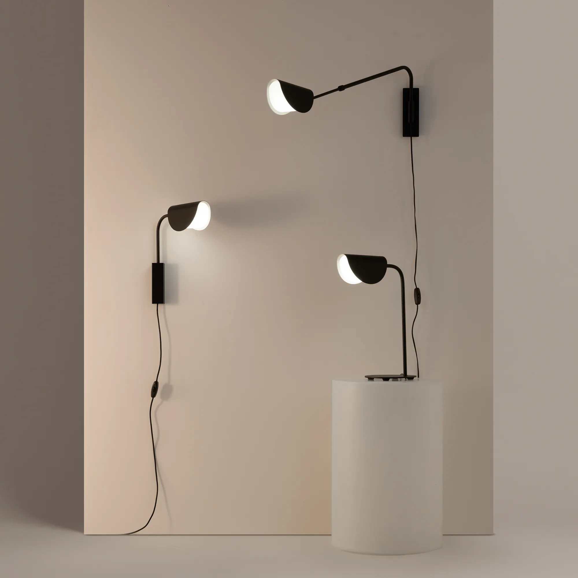 картинка Настенный светильник (бра) Maytoni MOD126WL-01B