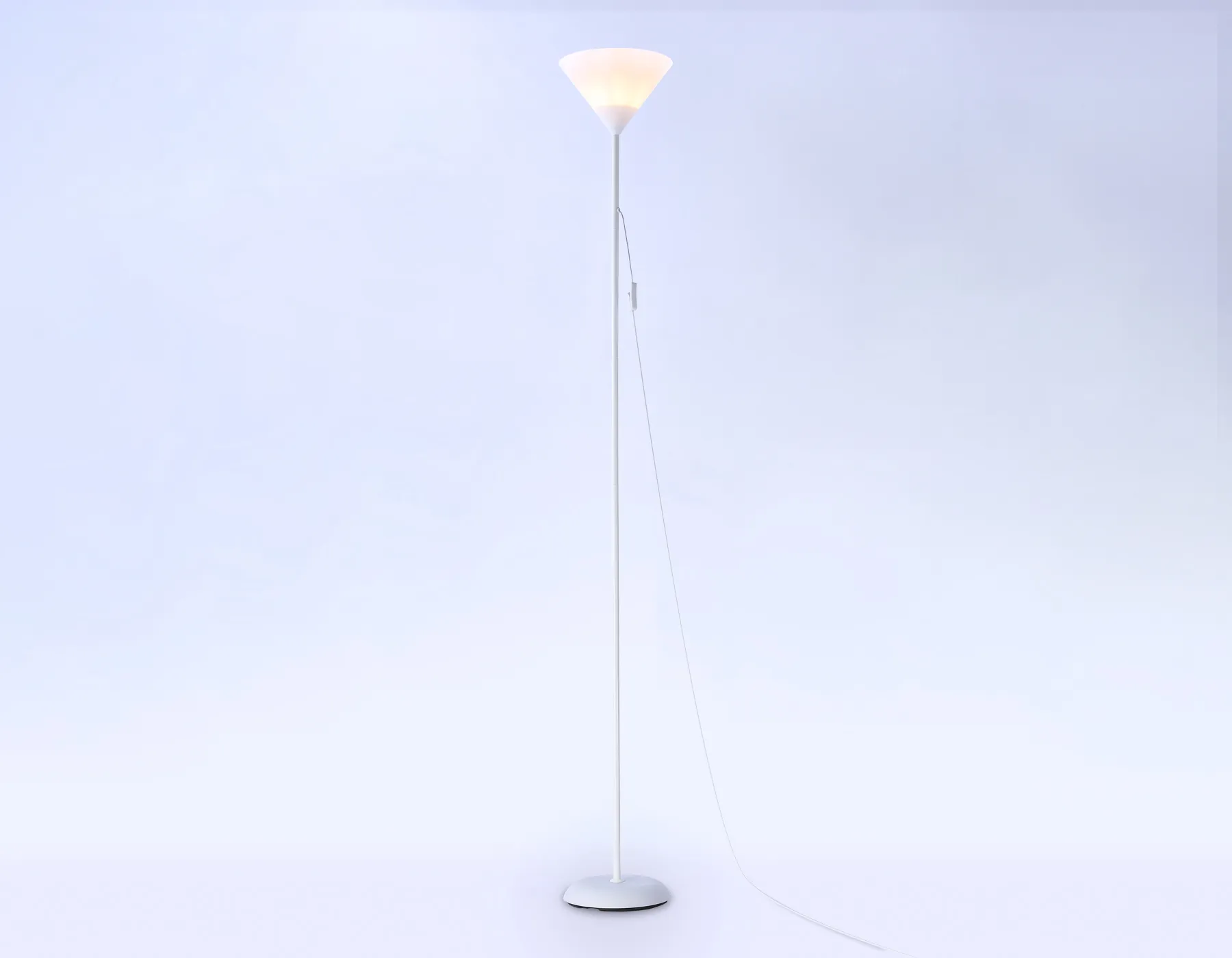 картинка Светильник напольный с выключателем на проводе