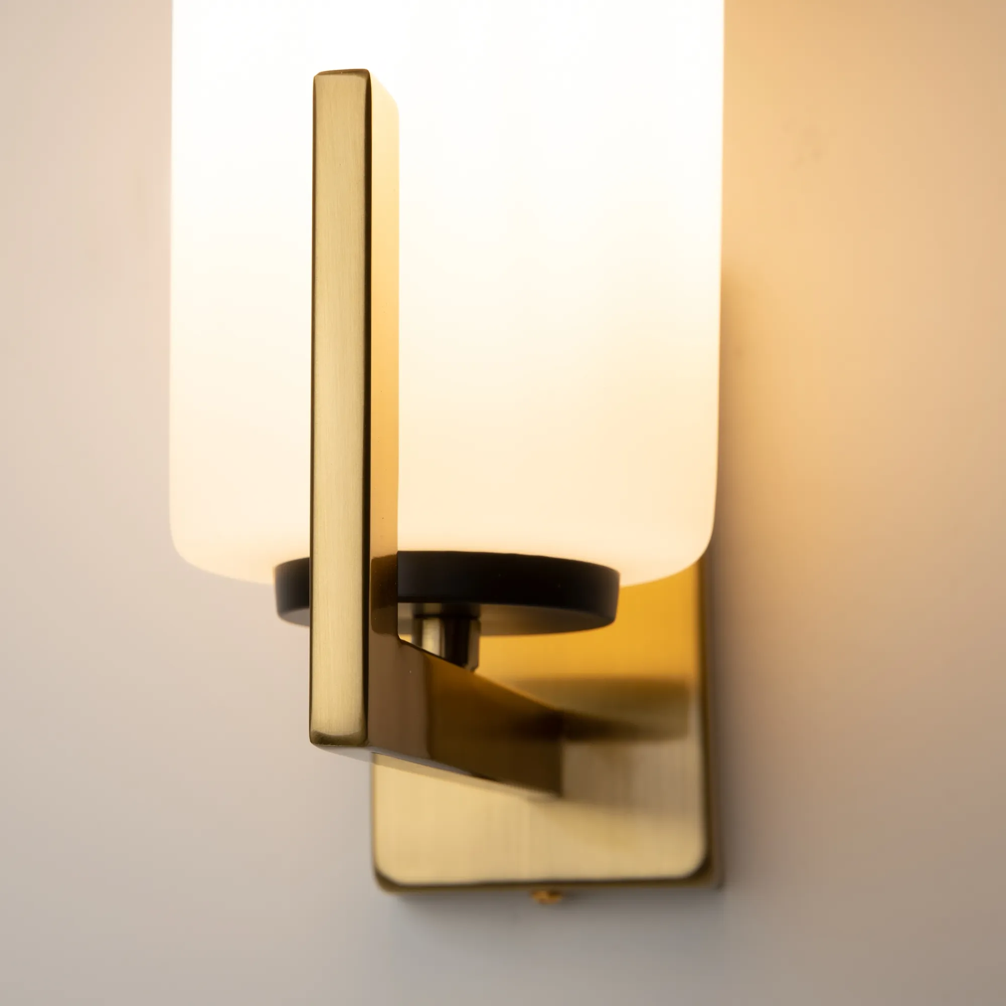 картинка Настенный светильник (бра) Maytoni MOD089WL-01BS