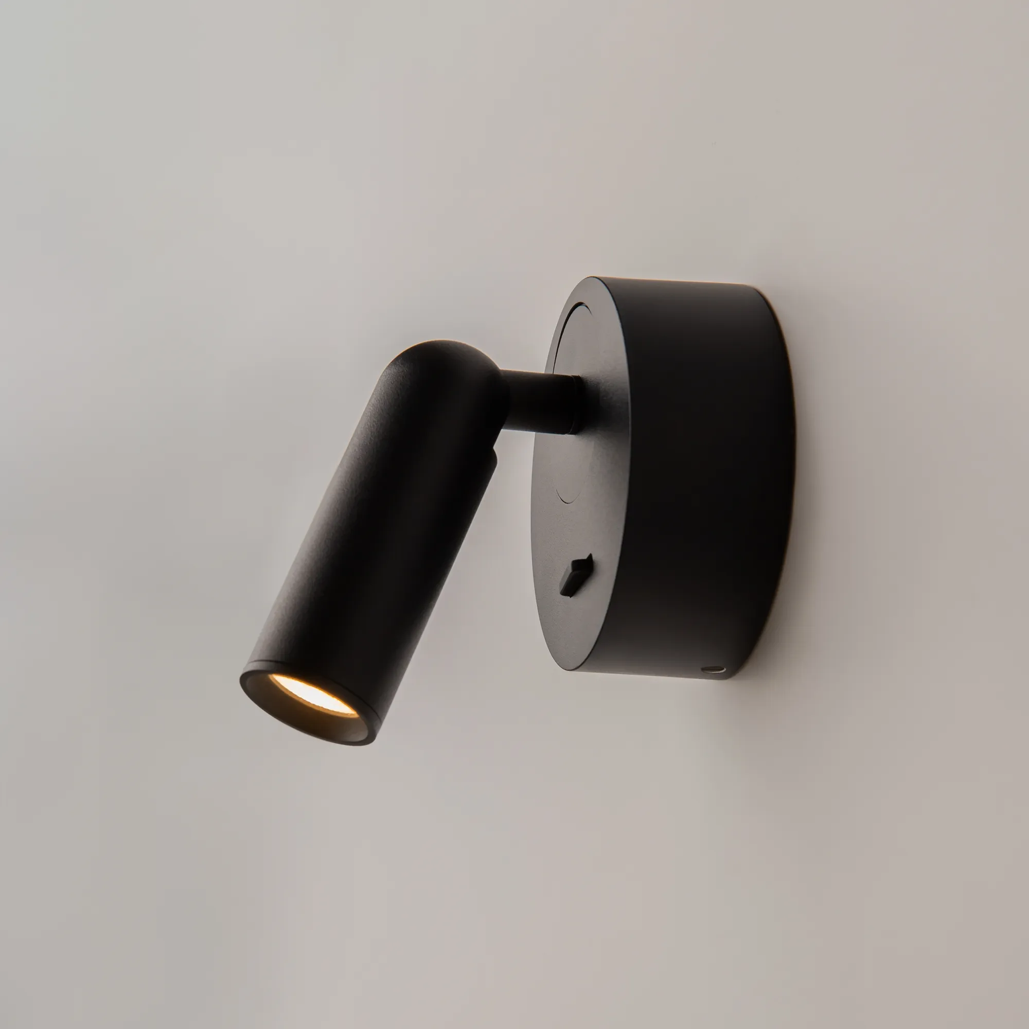 картинка Настенный светильник (бра) Technical C038WL-L3B3K