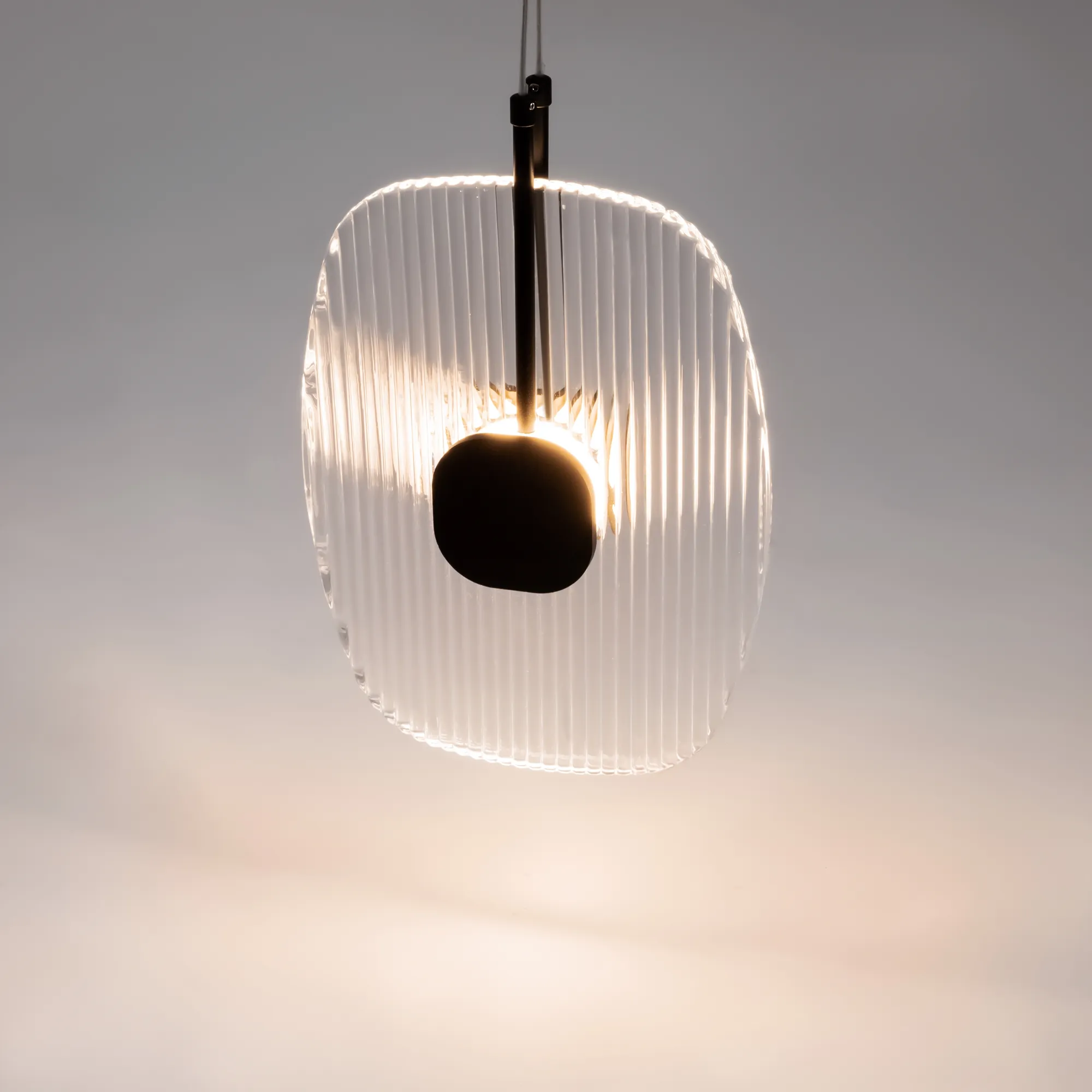 картинка Подвесной светильник Maytoni MOD152PL-L1BK