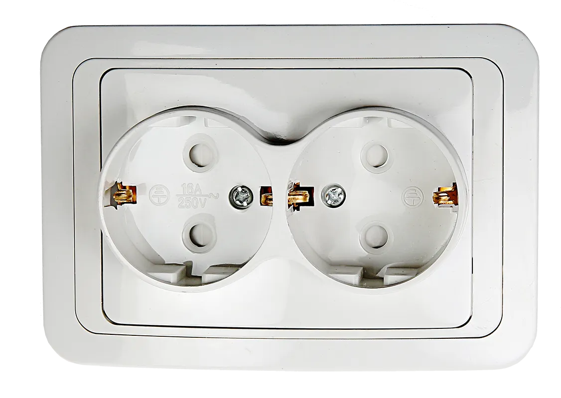 картинка Розетка двойная с заземлением со шторкой CLASSICO белая 2128x IN HOME