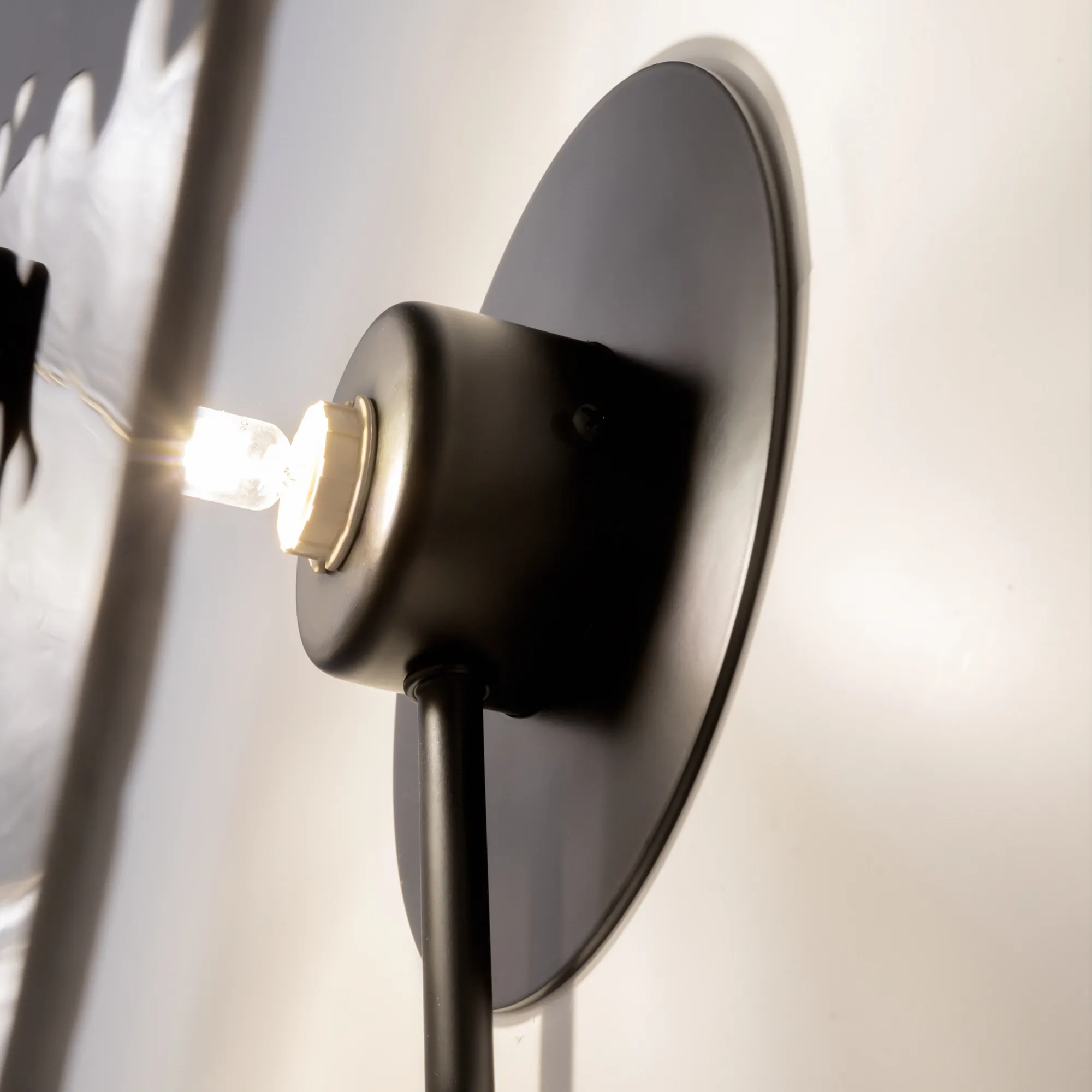 картинка Настенный светильник (бра) Maytoni MOD305WL-01B