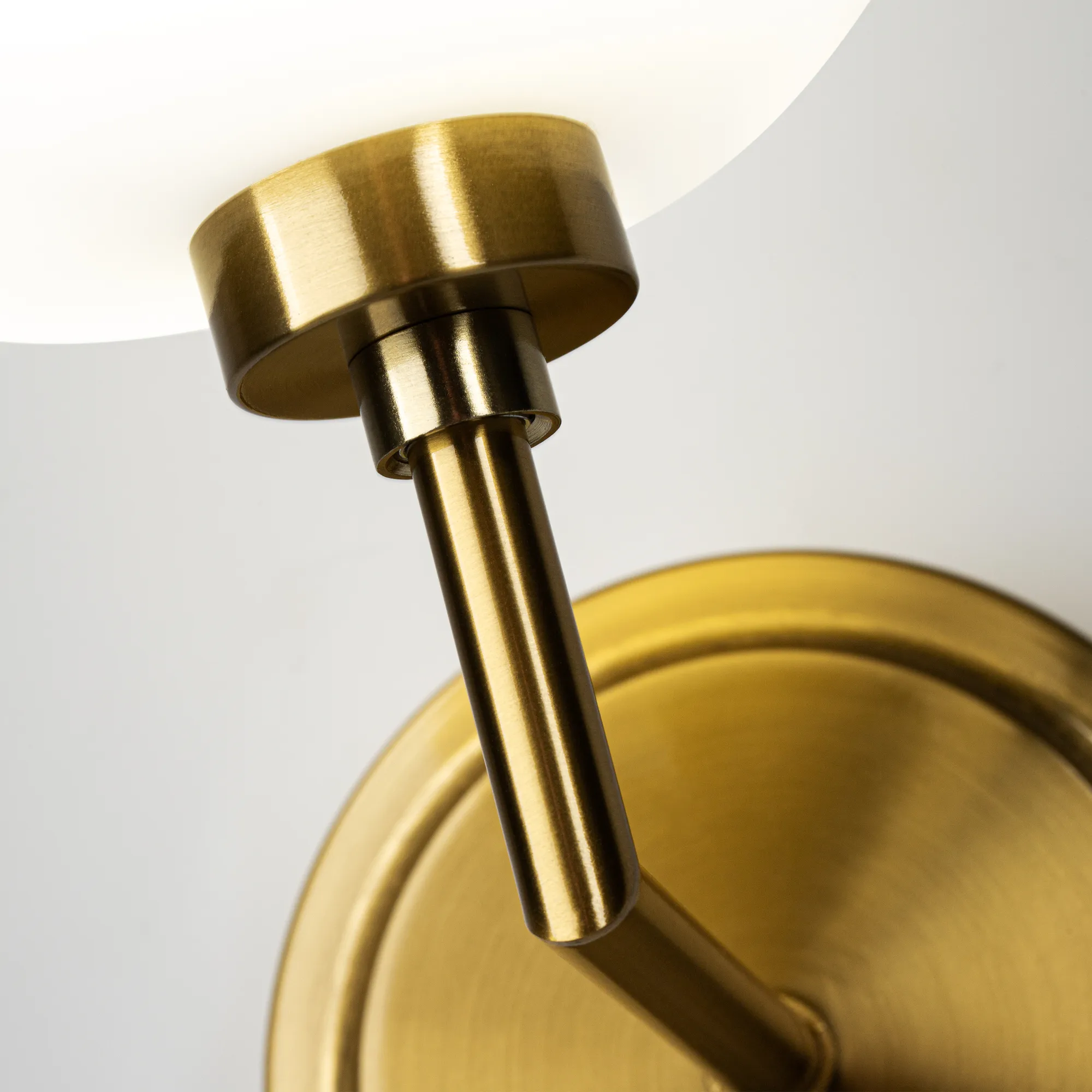 картинка Настенный светильник (бра) Freya FR5373WL-01BS