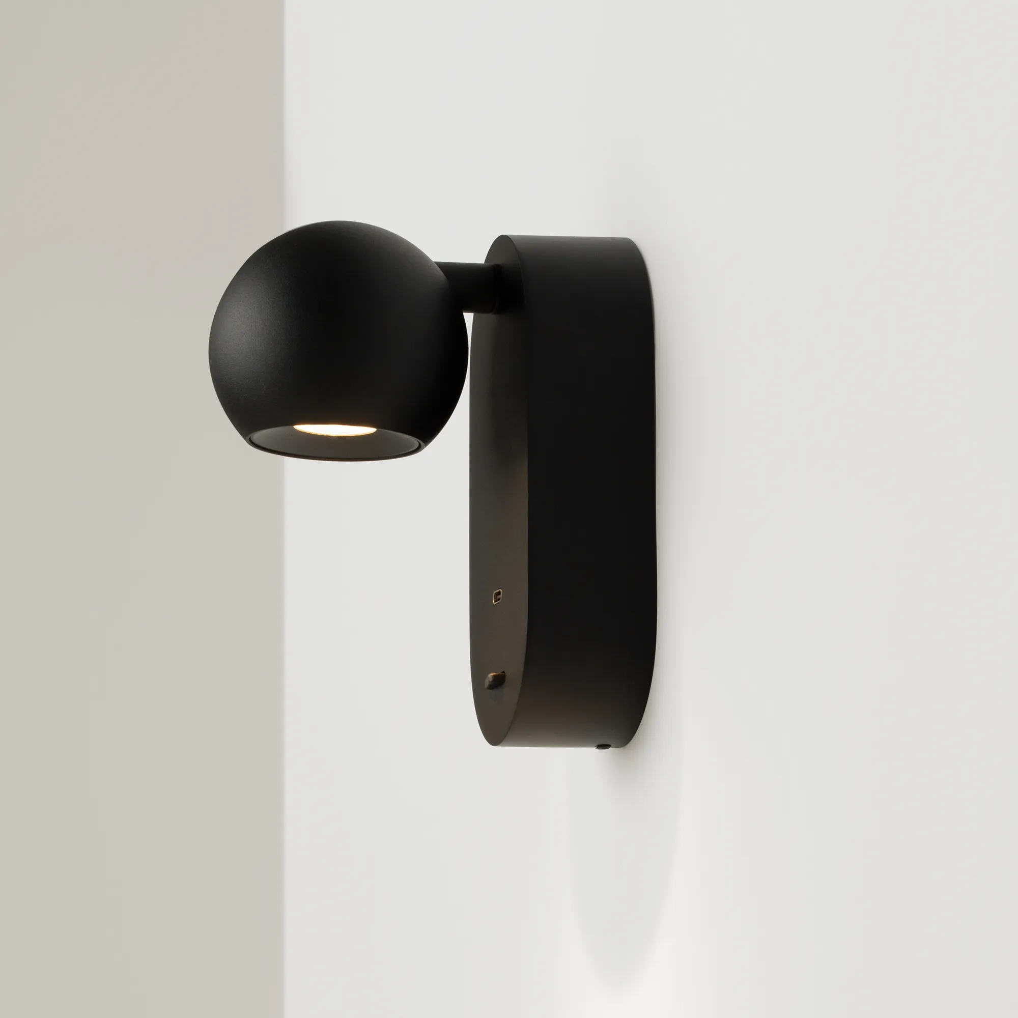 картинка Настенный светильник (бра) Maytoni MOD434WL-L5B3K