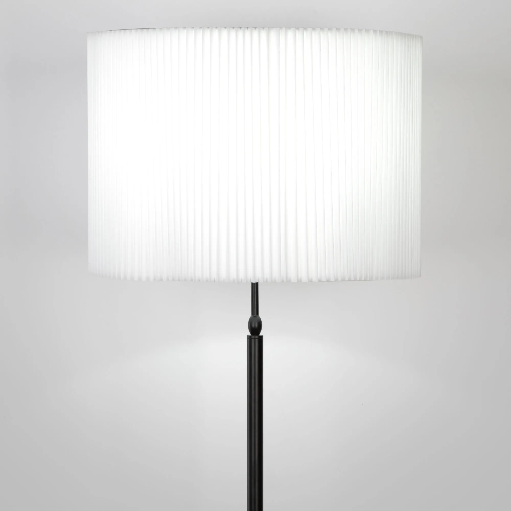 картинка Напольный светильник с тканевым абажуром 01163/1 черный