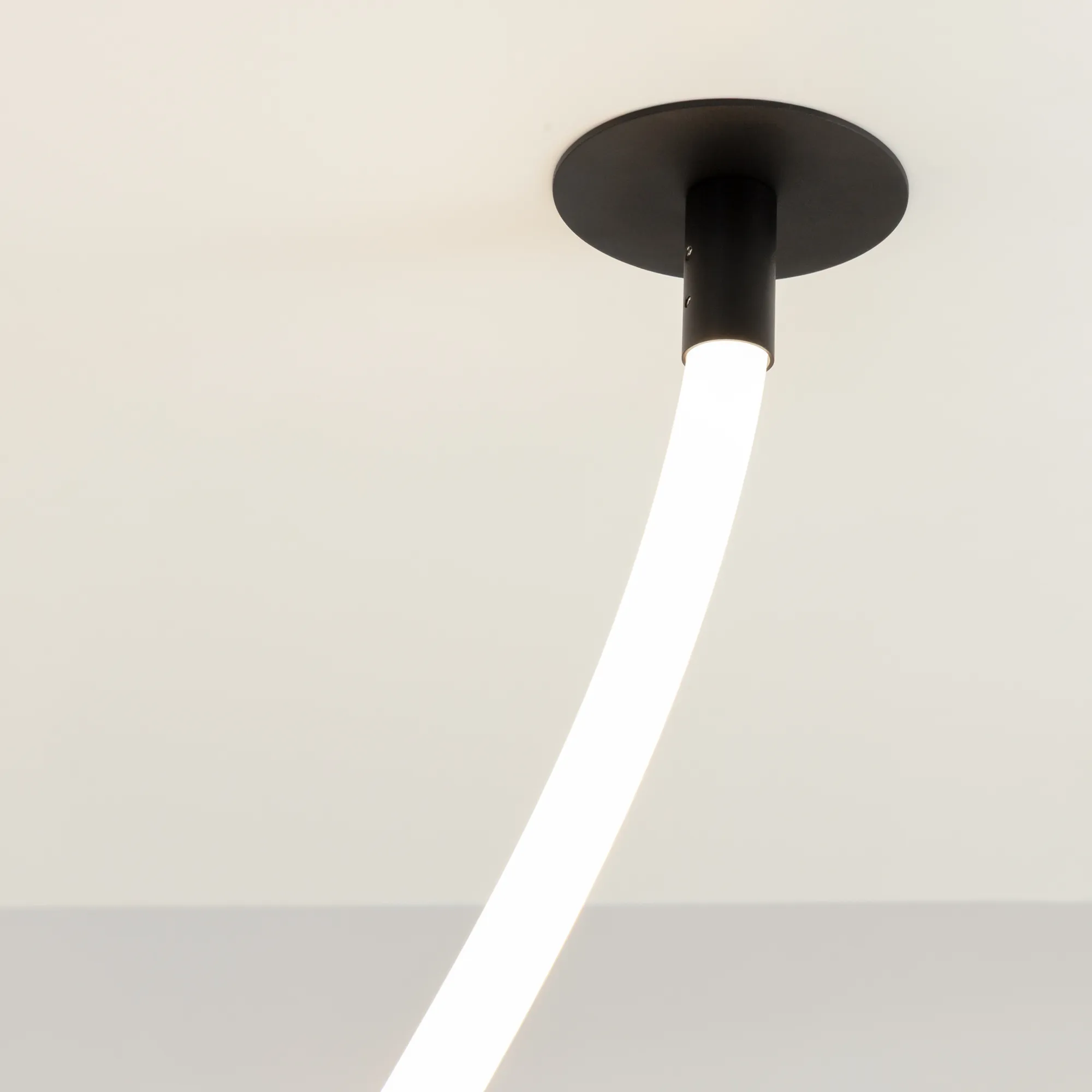 картинка Подвесной светильник Maytoni MOD146PL-L40B3K