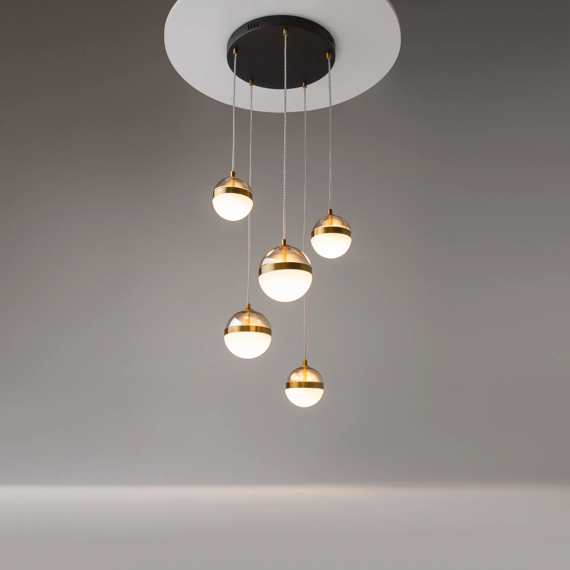 картинка Подвесной светильник Maytoni MOD295PL-L60BBS3K