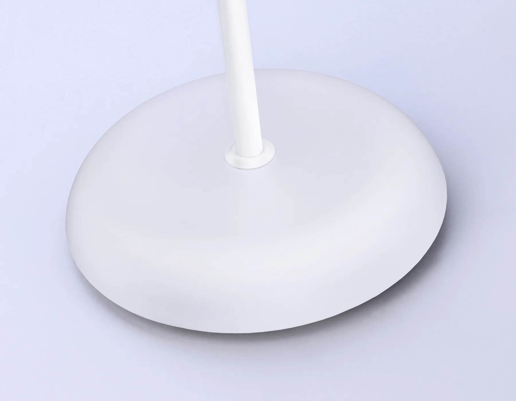 картинка Светильник напольный с выключателем на проводе