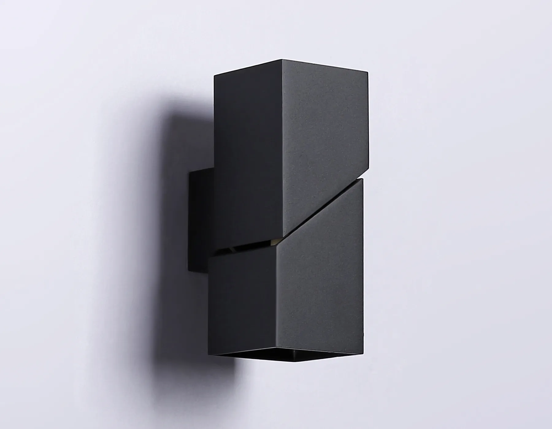 картинка Настенный светильник со сменной лампой FW2475