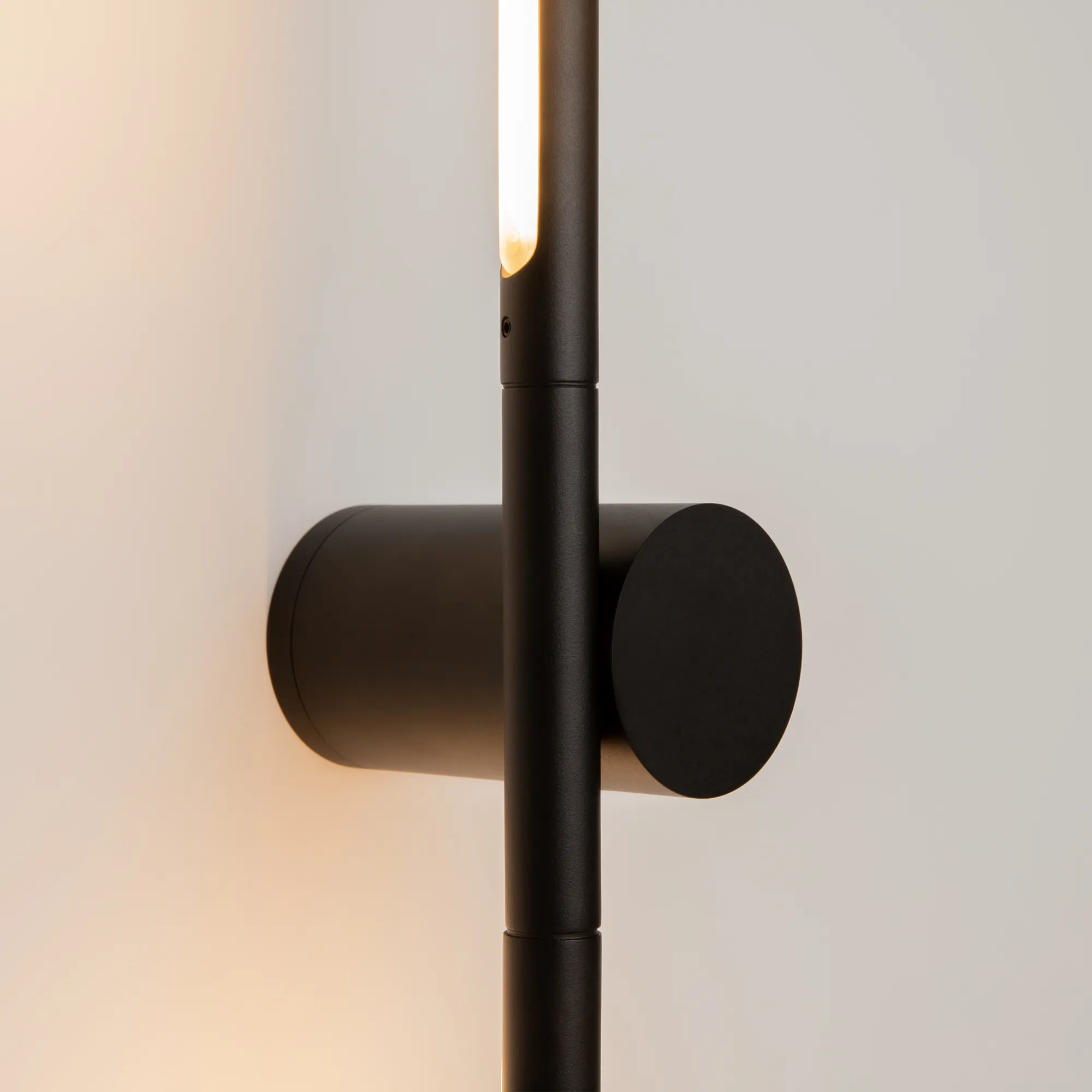 картинка Настенный светильник (бра) Maytoni MOD432WL-L9B3K