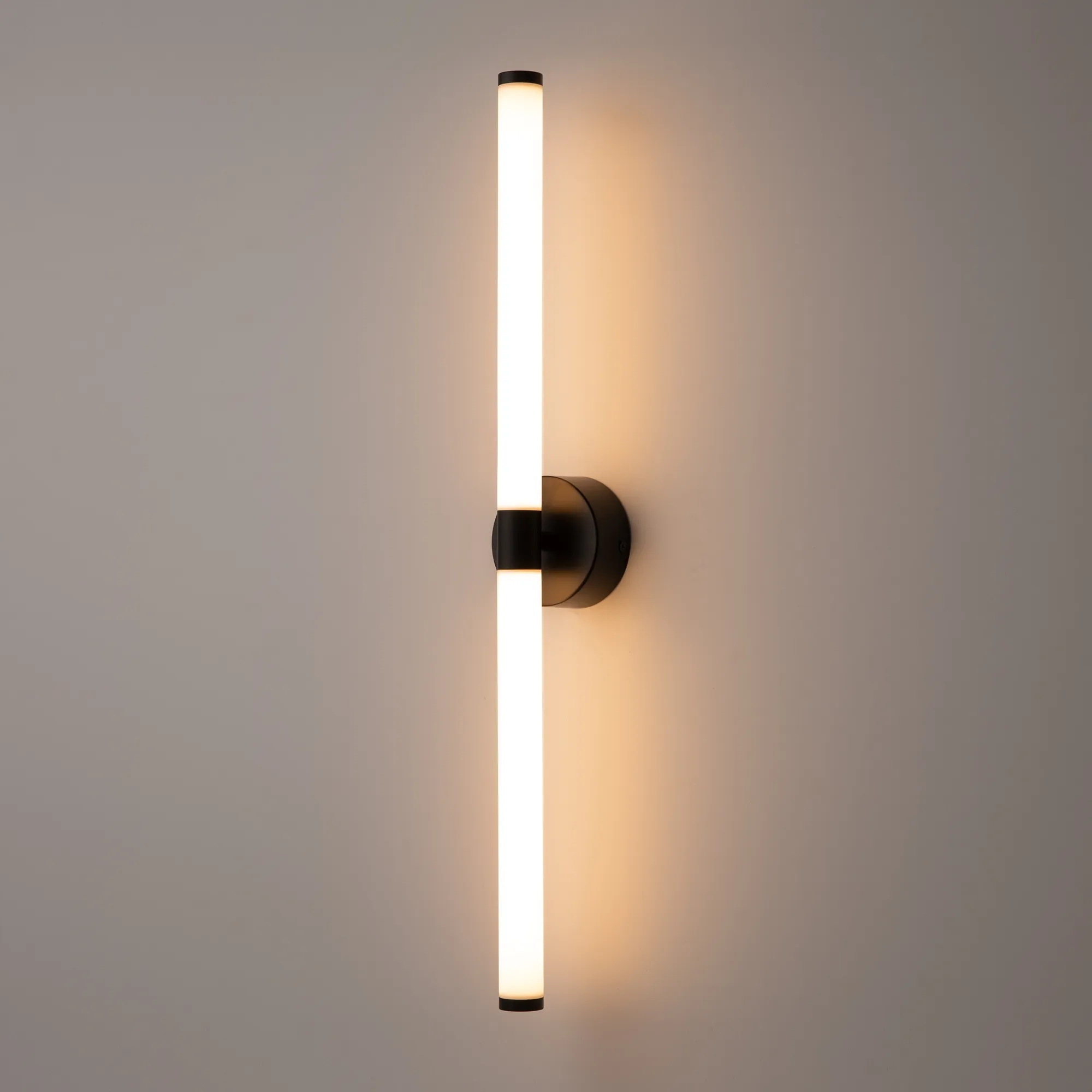 картинка Настенный светильник (бра) Maytoni MOD106WL-L16B3K