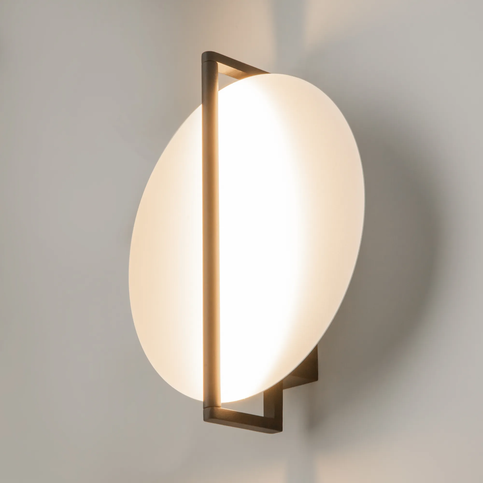 картинка Настенный светильник (бра) Maytoni MOD279WL-L14B3K