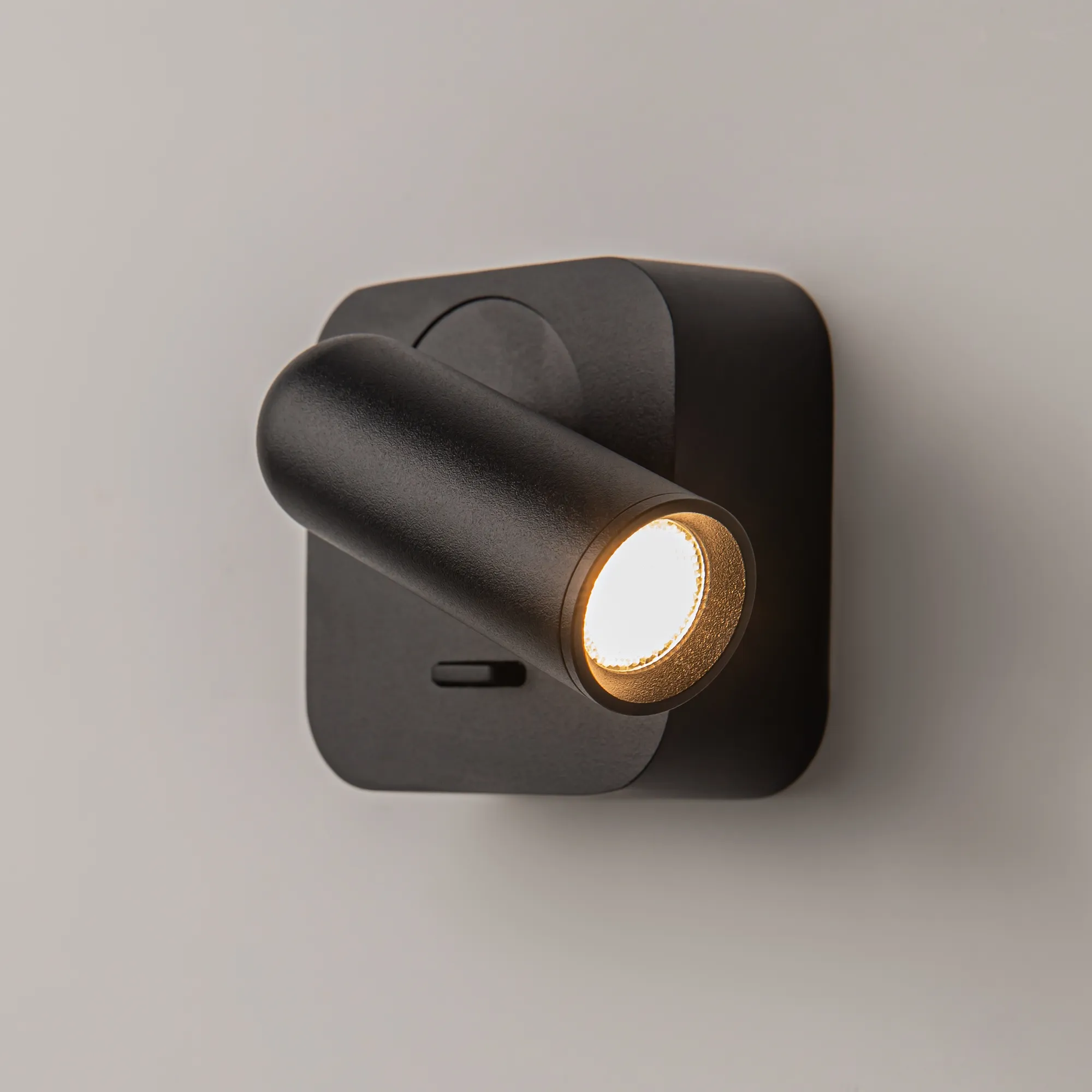 картинка Настенный светильник (бра) Technical C039WL-L3B3K