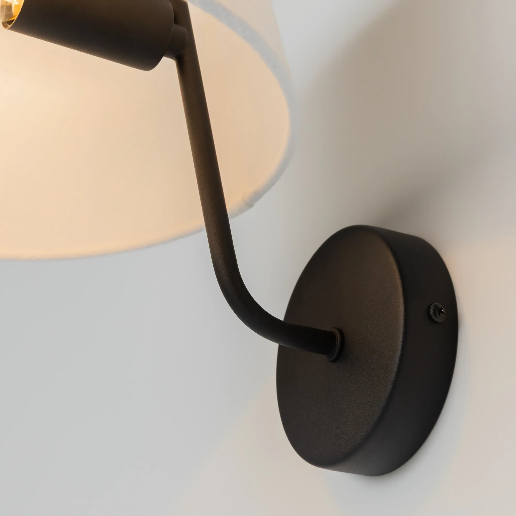 картинка Настенный светильник (бра) Maytoni MOD360WL-01B