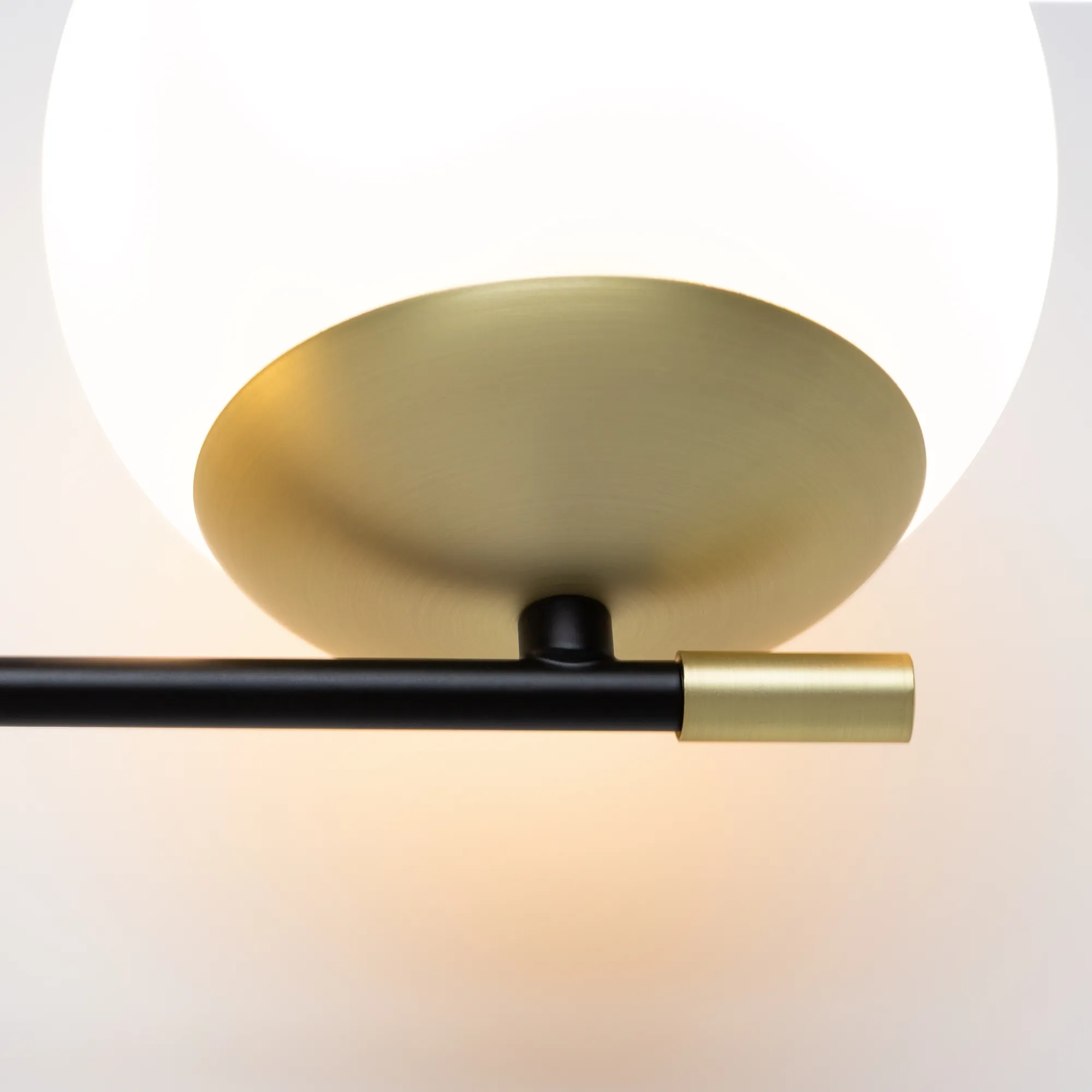 картинка Настенный светильник (бра) Maytoni MOD050WL-02G