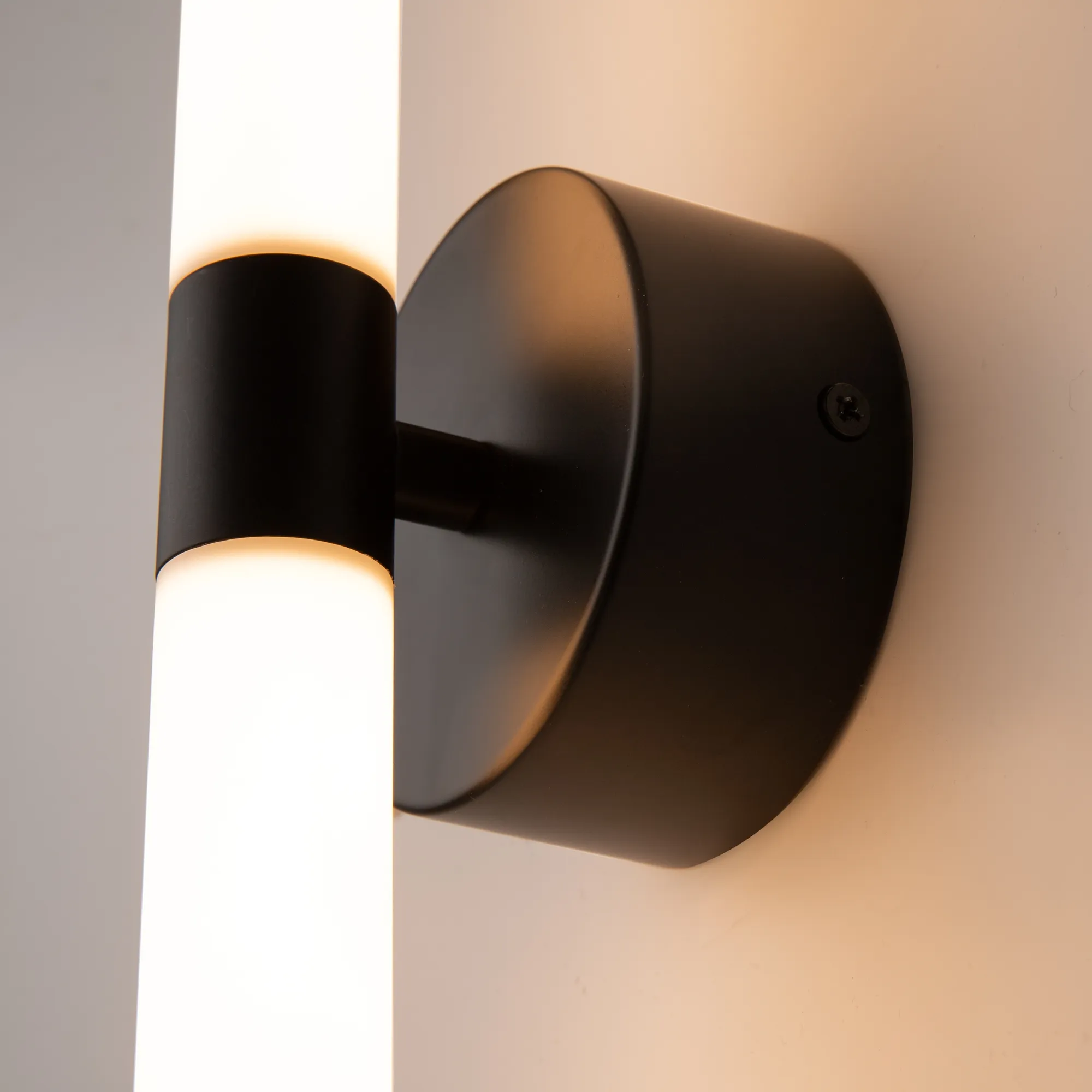 картинка Настенный светильник (бра) Maytoni MOD106WL-L16B3K