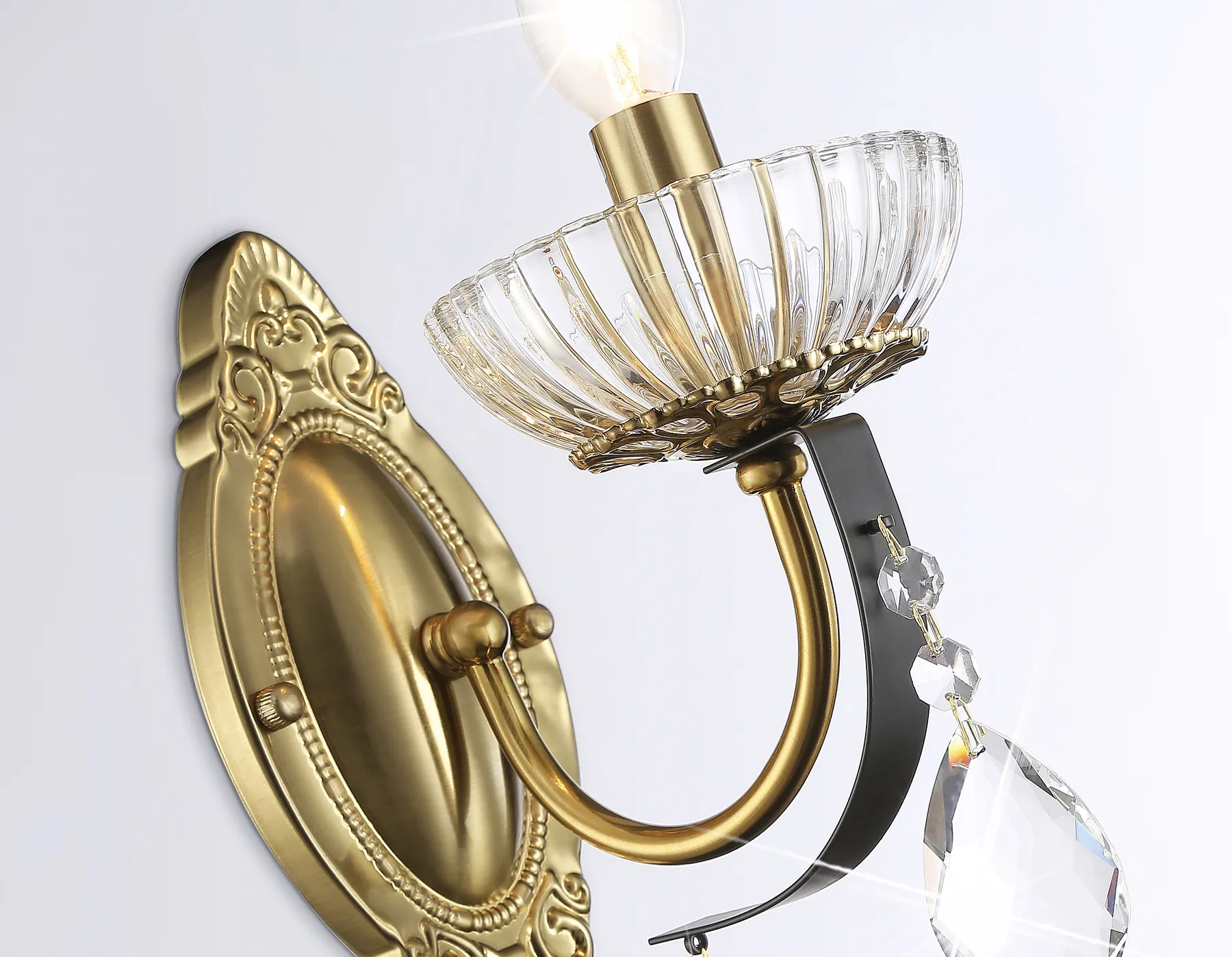 картинка Настенный светильник с хрусталем TR4954