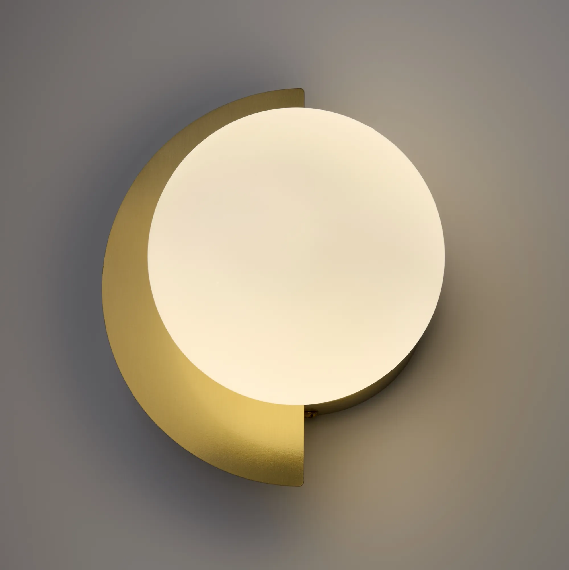 картинка Настенный светильник (бра) Freya FR5391WL-01BS