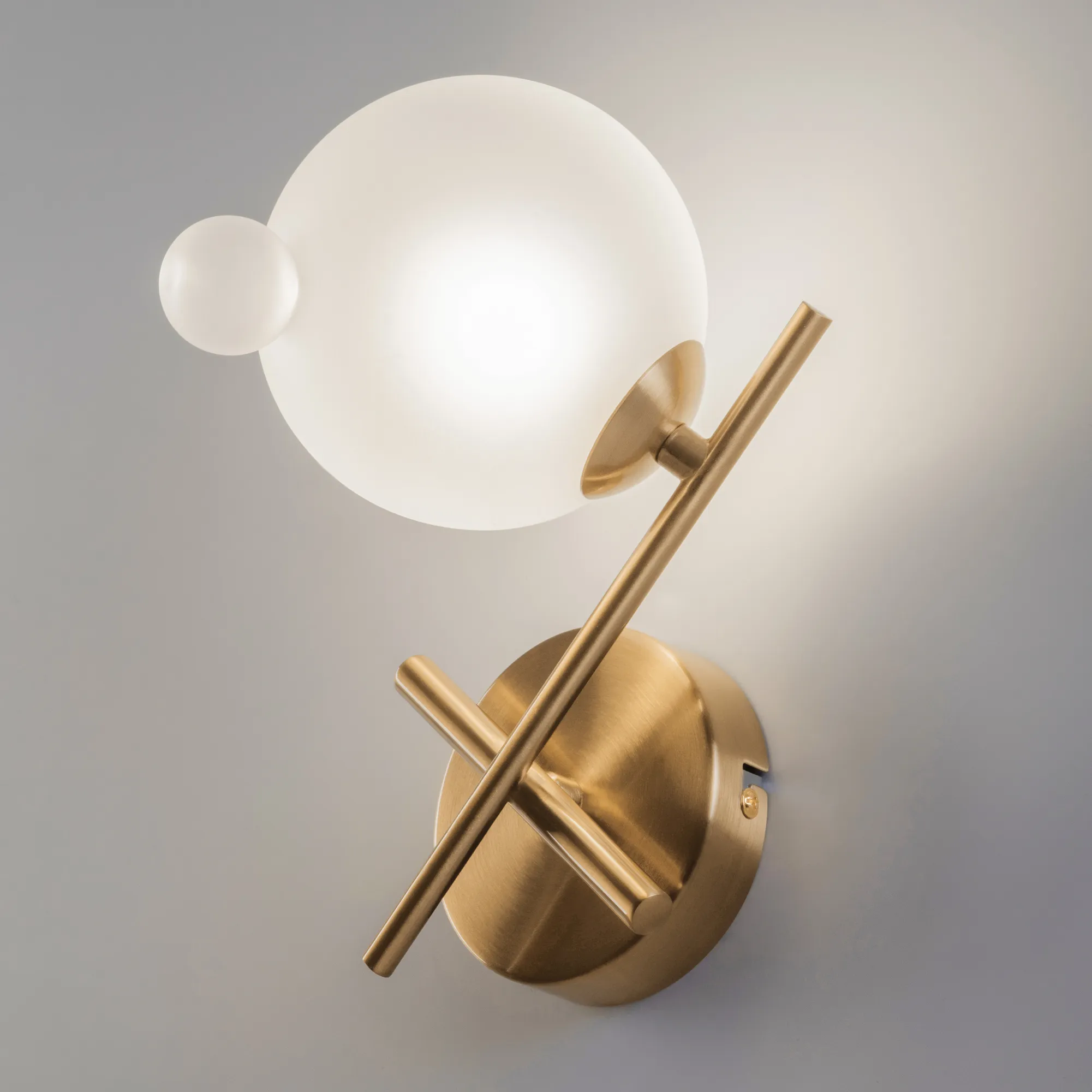 картинка Настенный светильник (бра) Freya FR5374WL-01BS