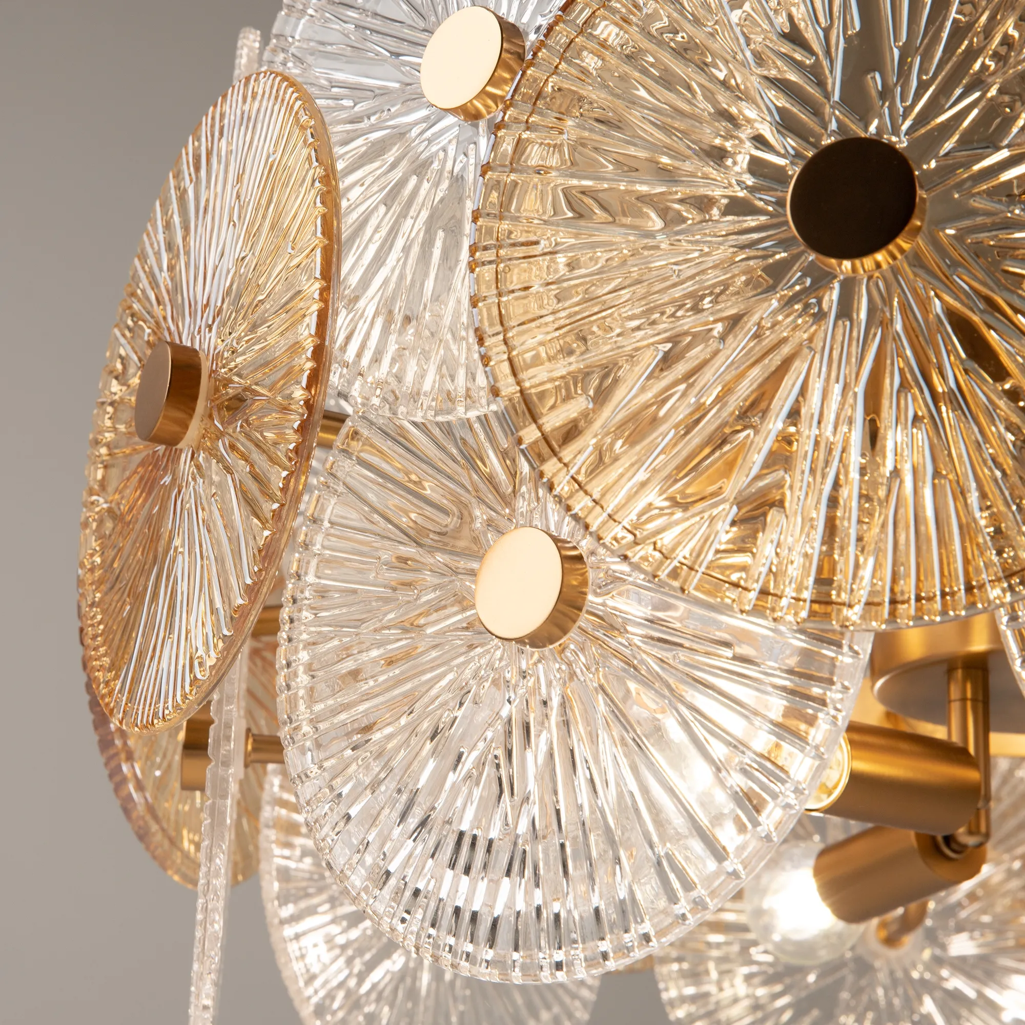 картинка Подвесной светильник Maytoni MOD007PL-08G