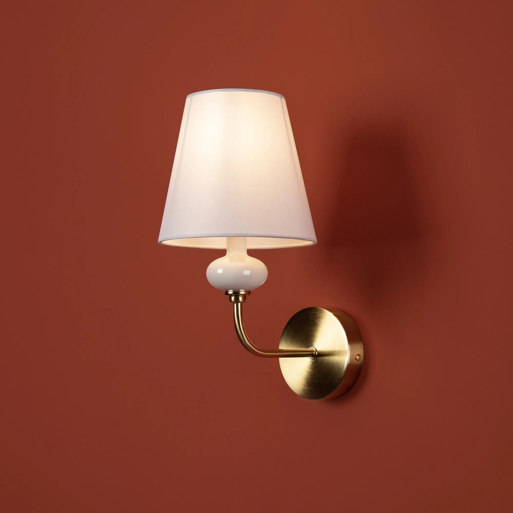 картинка Настенный светильник (бра) Freya FR2038WL-01BS