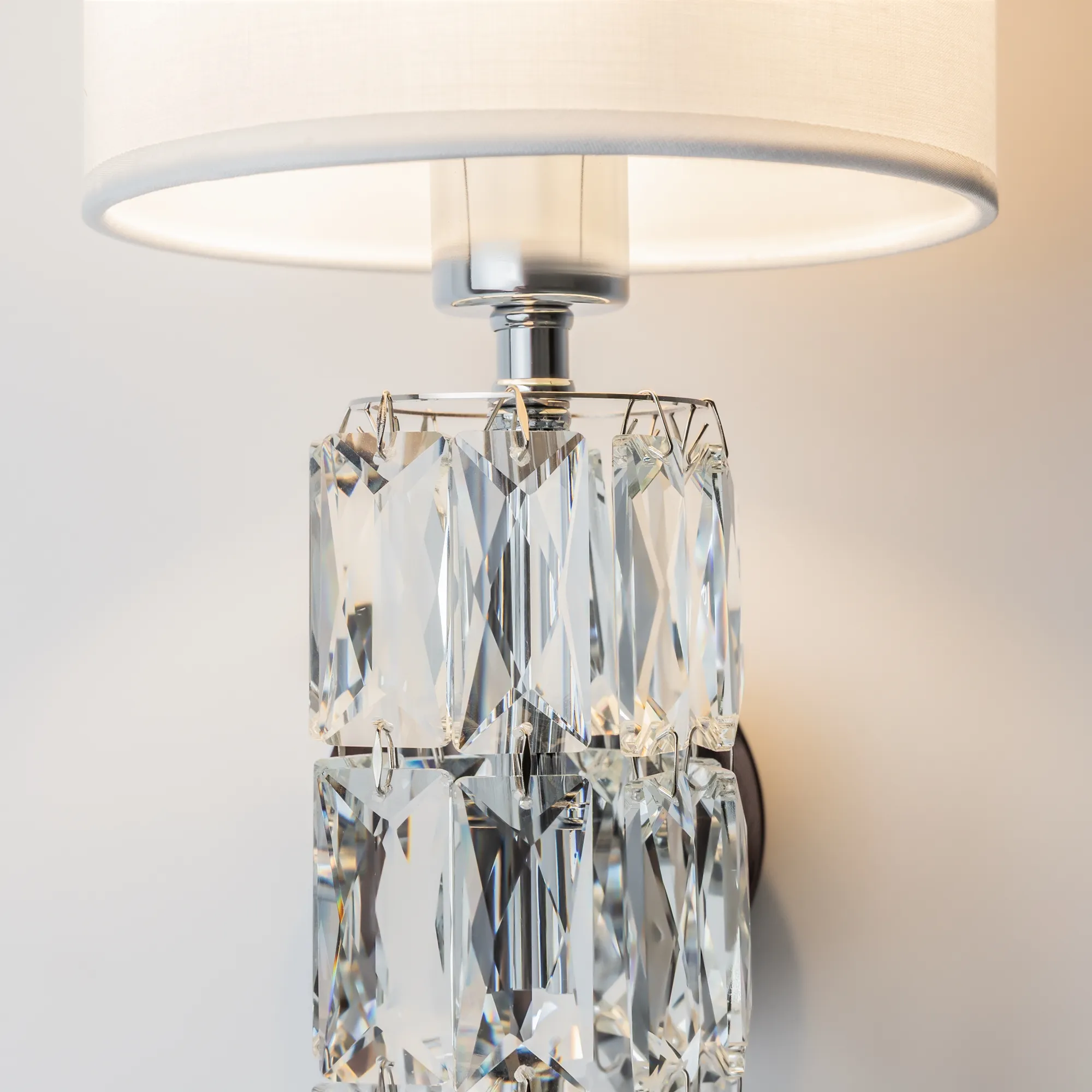 картинка Настенный светильник (бра) Maytoni DIA008WL-01CH