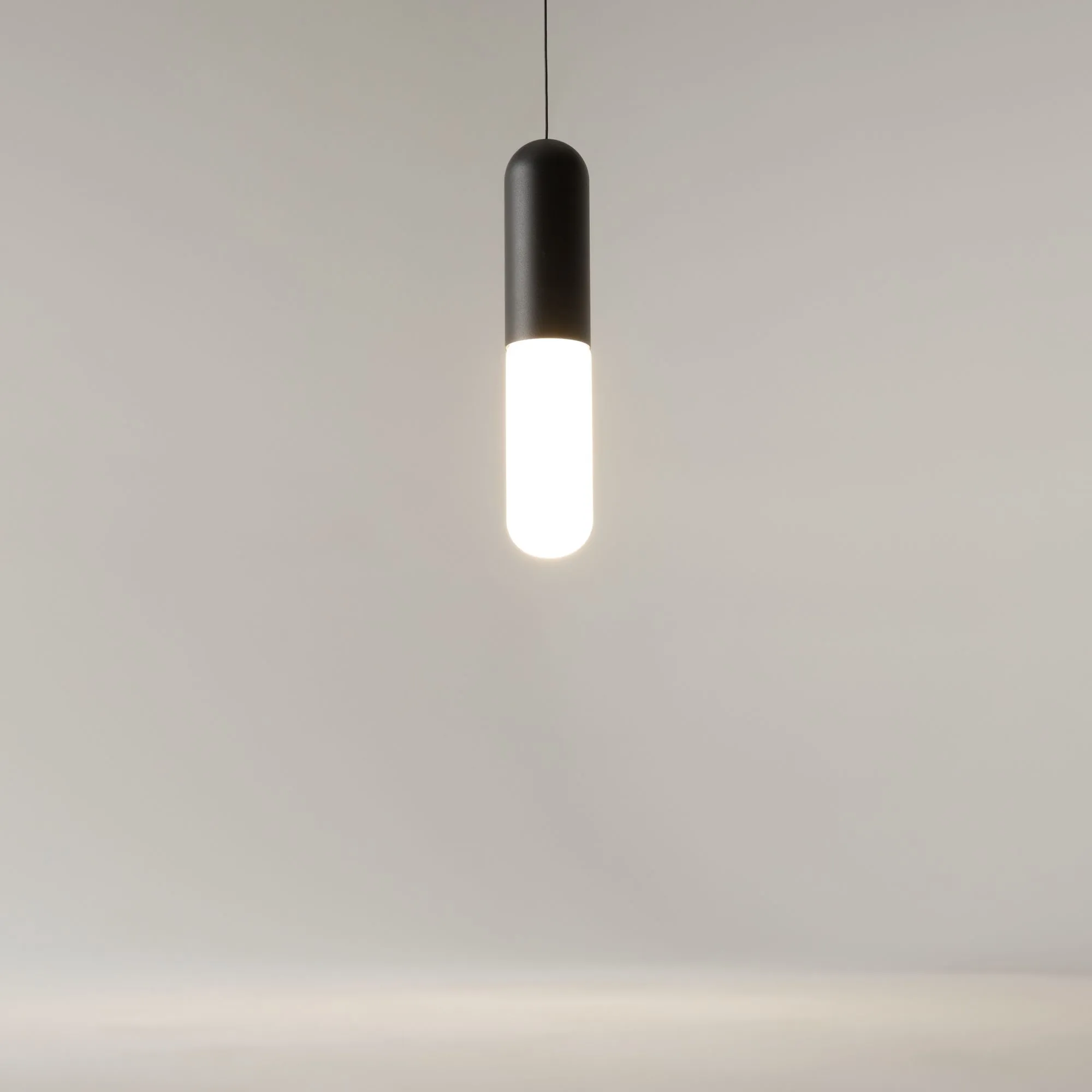 картинка Подвесной светильник Maytoni P101PL-L300-12W3K-B