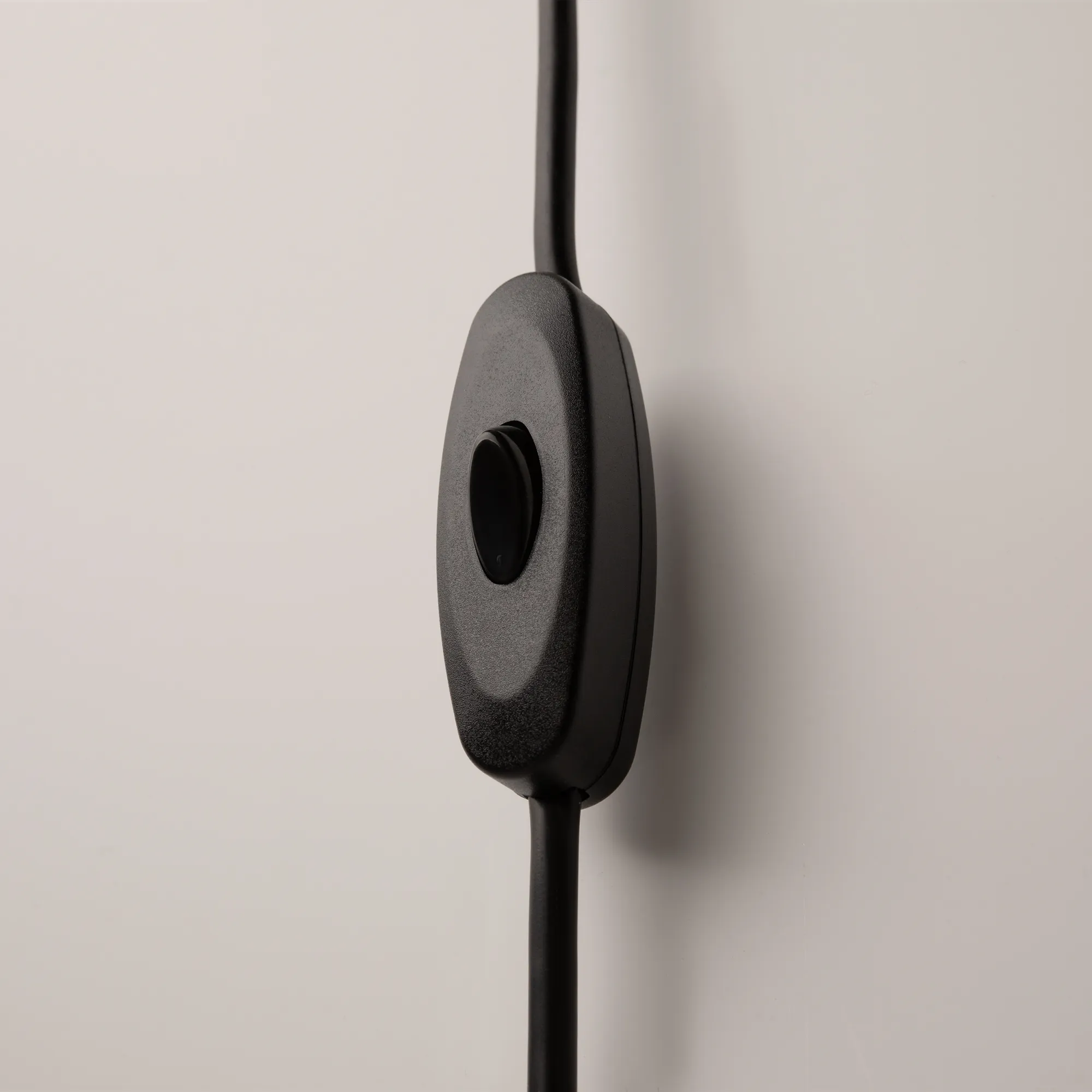 картинка Настенный светильник (бра) Maytoni MOD126WL-01B