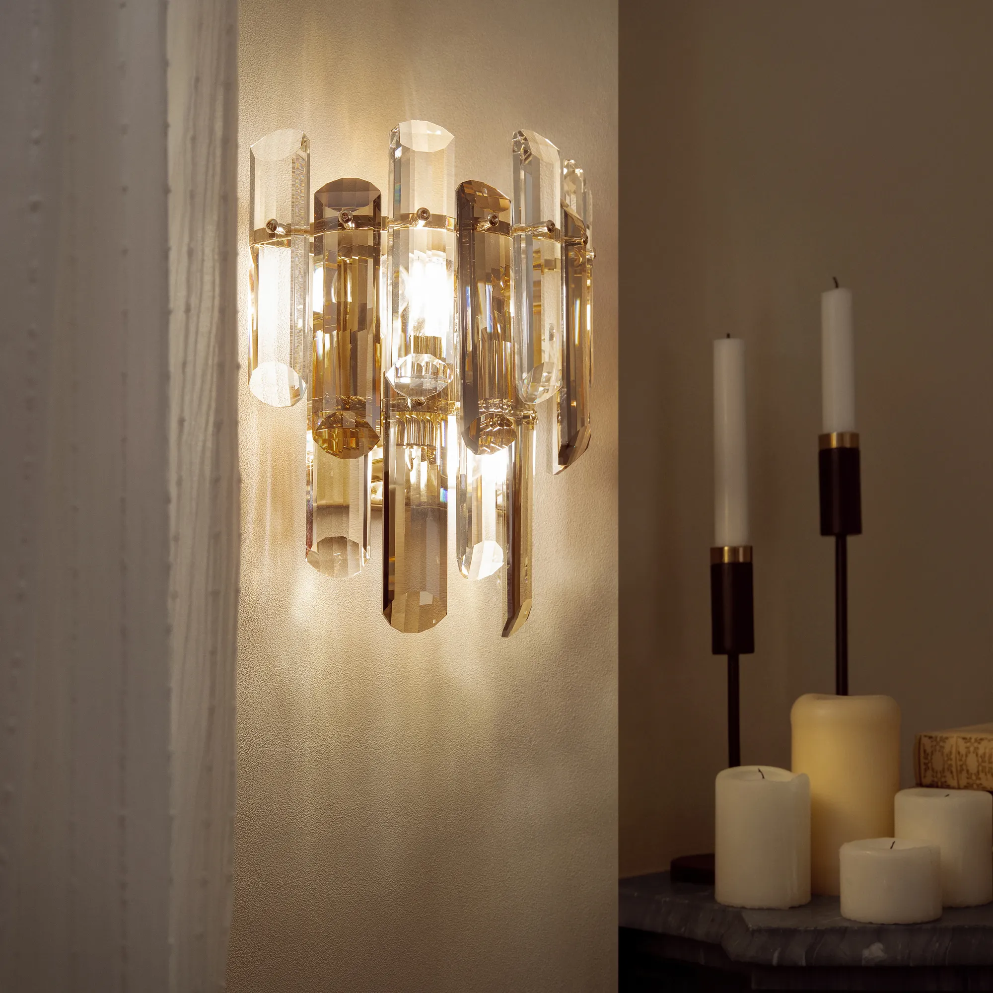 картинка Настенный светильник (бра) Maytoni DIA200WL-02G