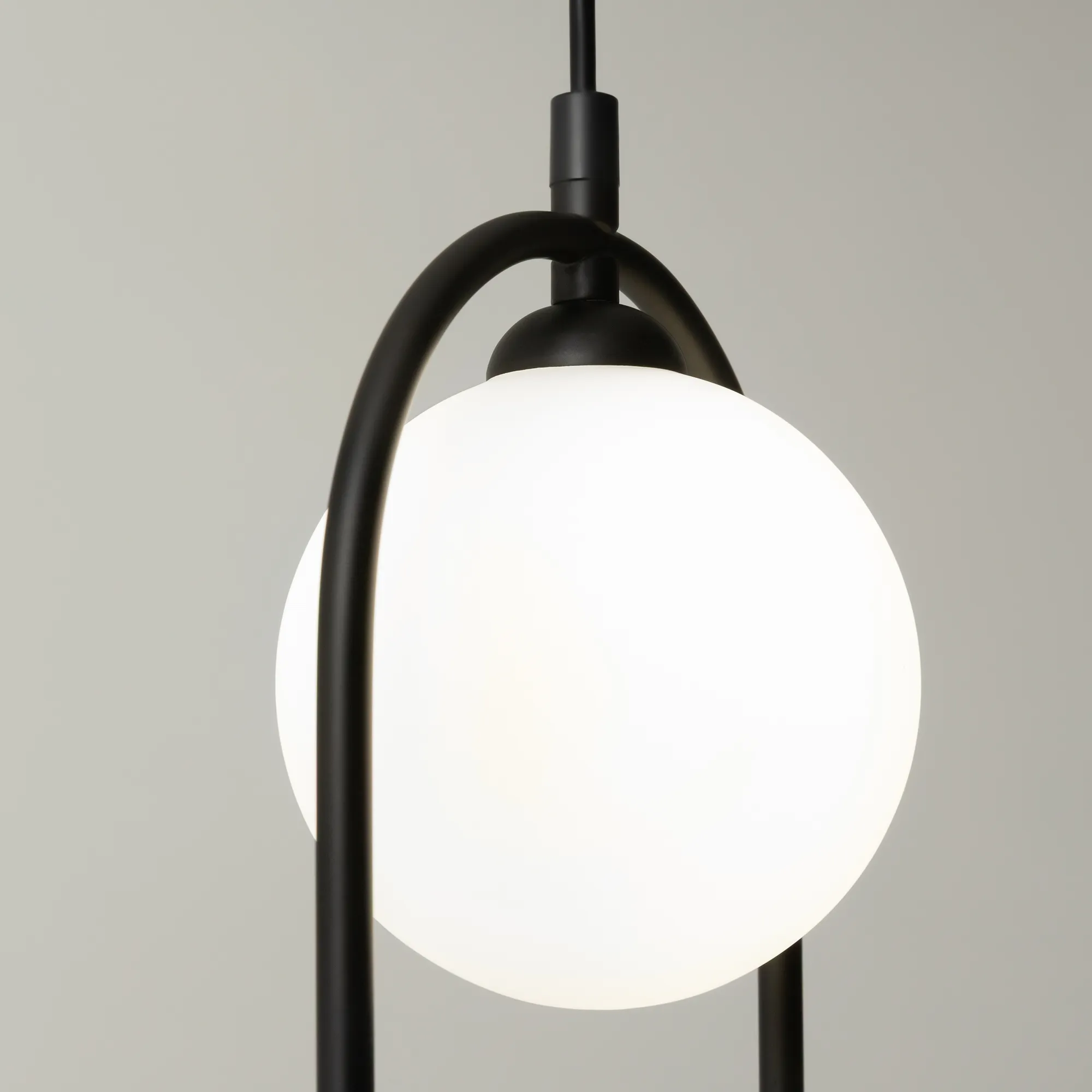 картинка Подвесной светильник Maytoni MOD013PL-02B