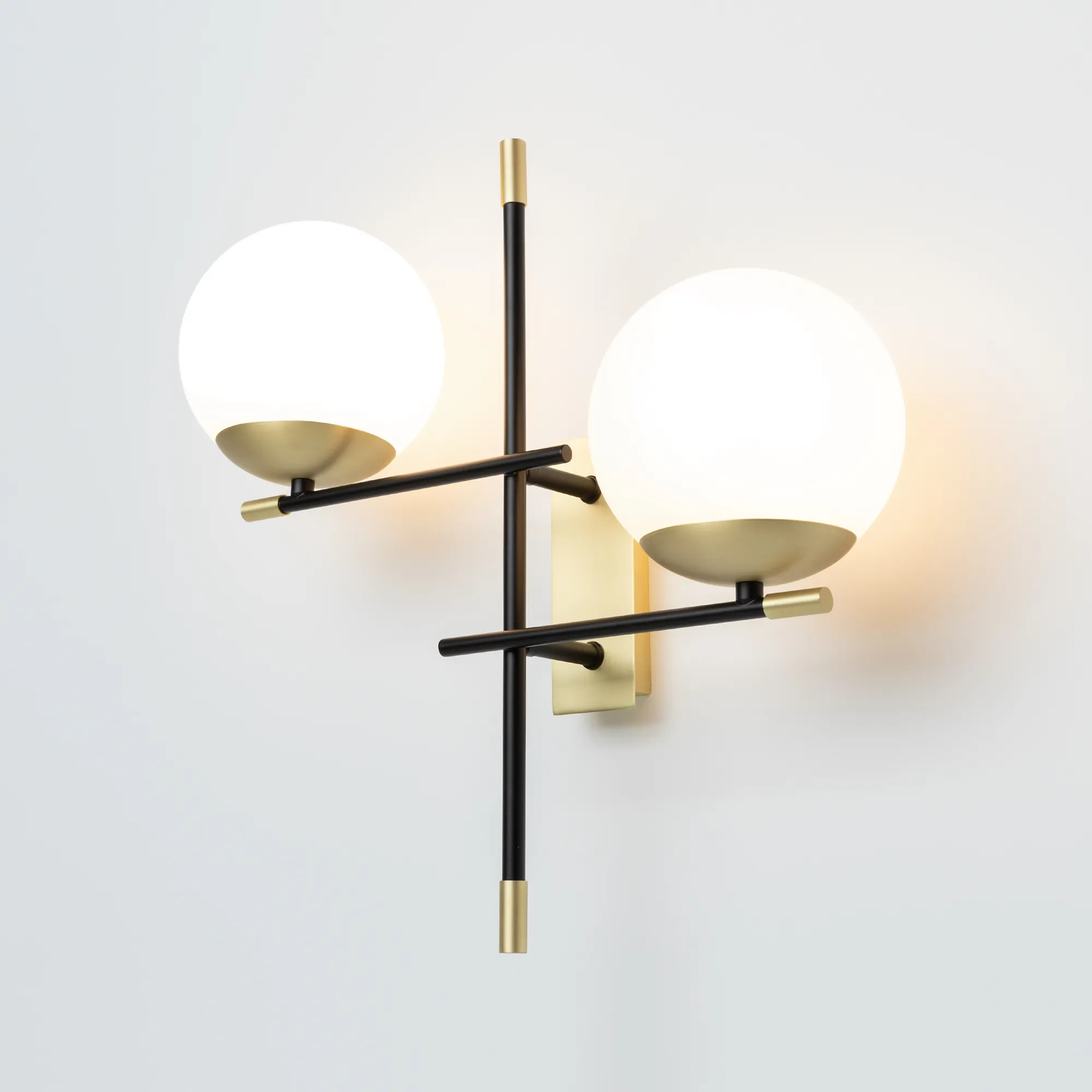 картинка Настенный светильник (бра) Maytoni MOD048WL-02G