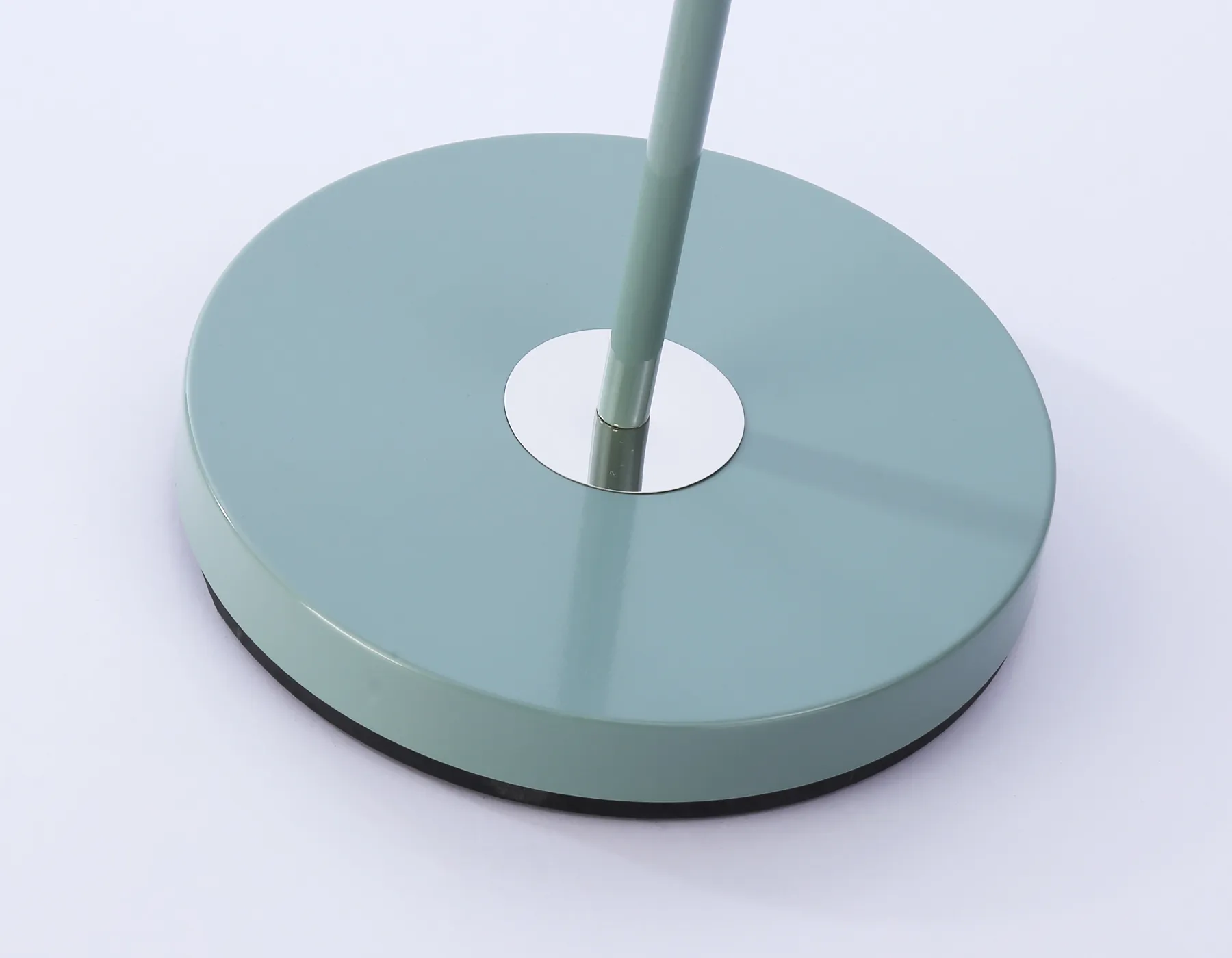 картинка Светильник напольный с выключателем на проводе