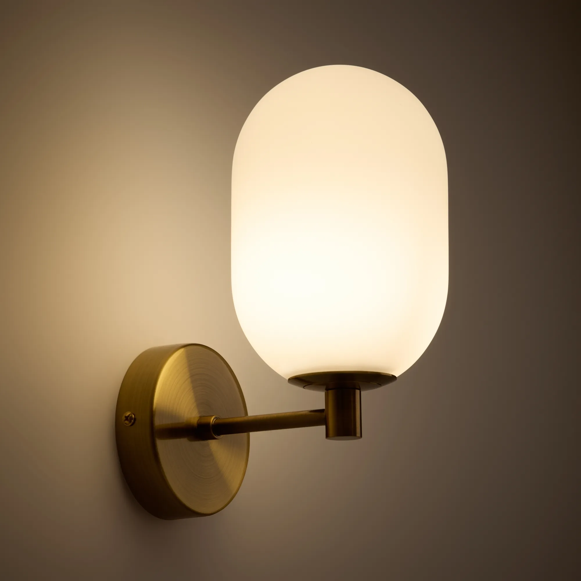 картинка Настенный светильник (бра) Freya FR1012WL-01BS