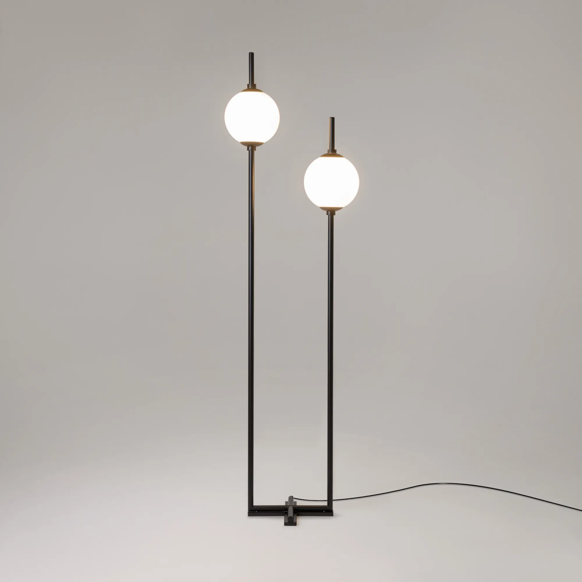 картинка Напольный светильник (торшер) Maytoni Z020FL-L12BK