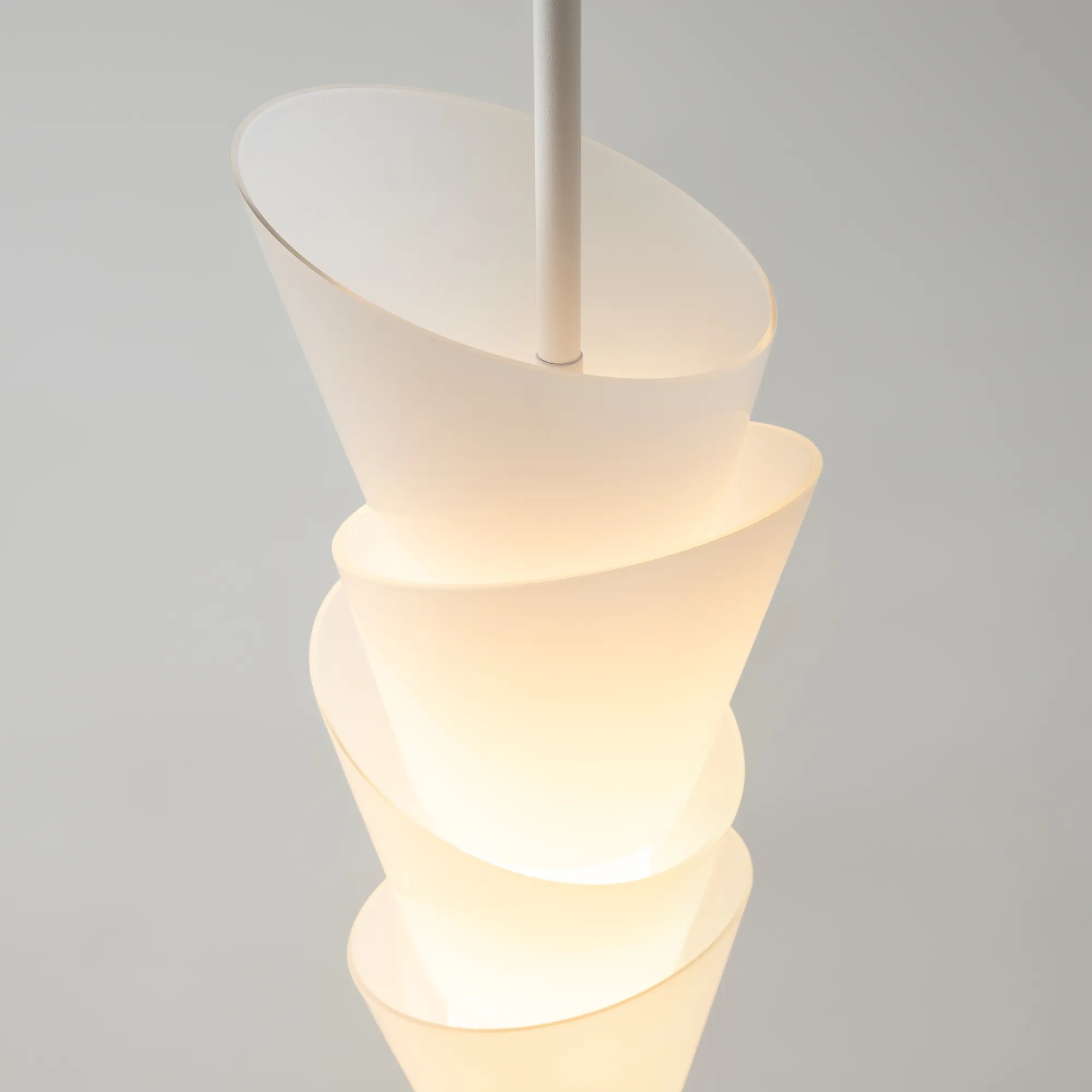 картинка Подвесной светильник Maytoni MOD374PL-L28W3K