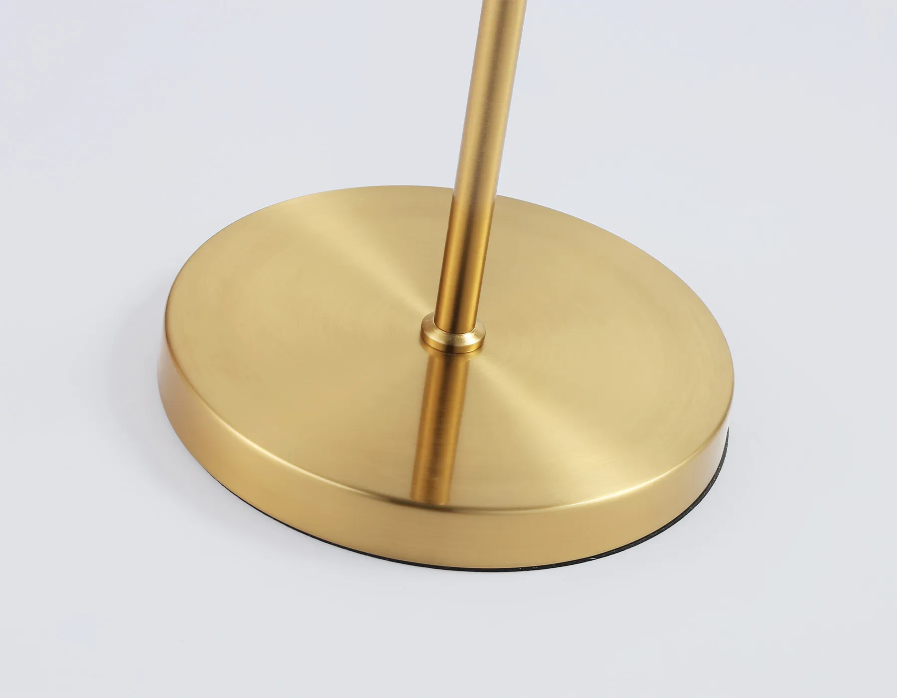 картинка Напольный светильник с абажуром