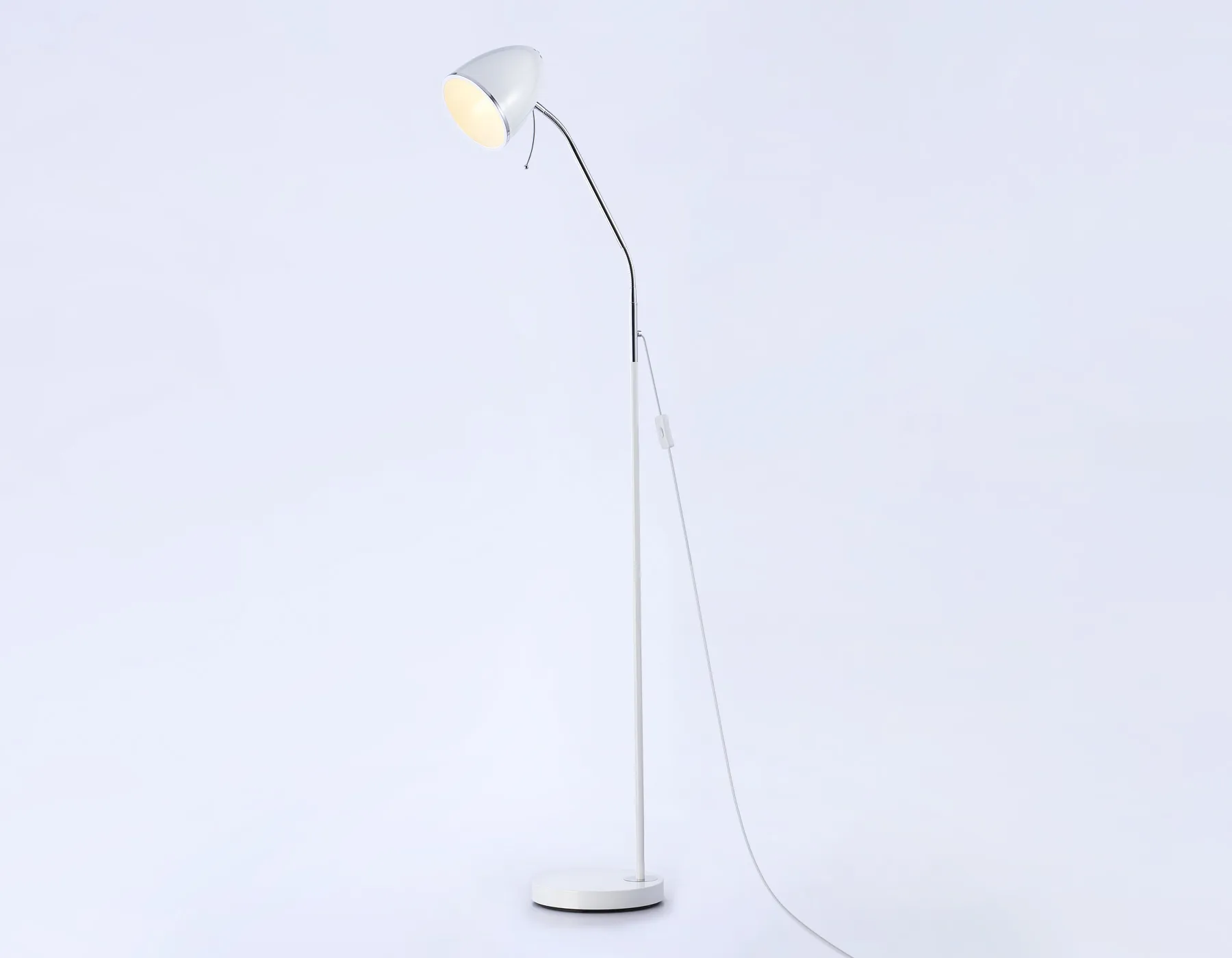 картинка Светильник напольный с выключателем на проводе