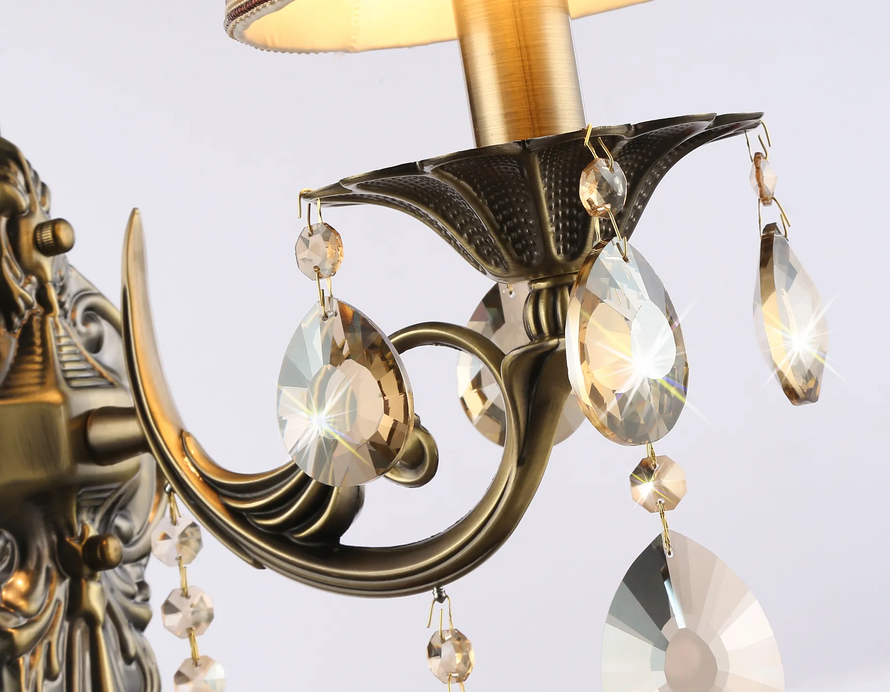 картинка Настенный светильник с абажуром и хрусталем TR4578