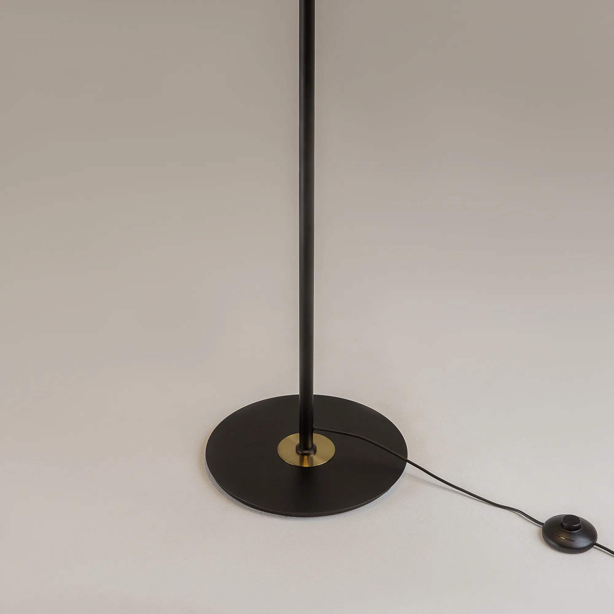 картинка Напольный светильник (торшер) Maytoni MOD348FL-L24BBS3K