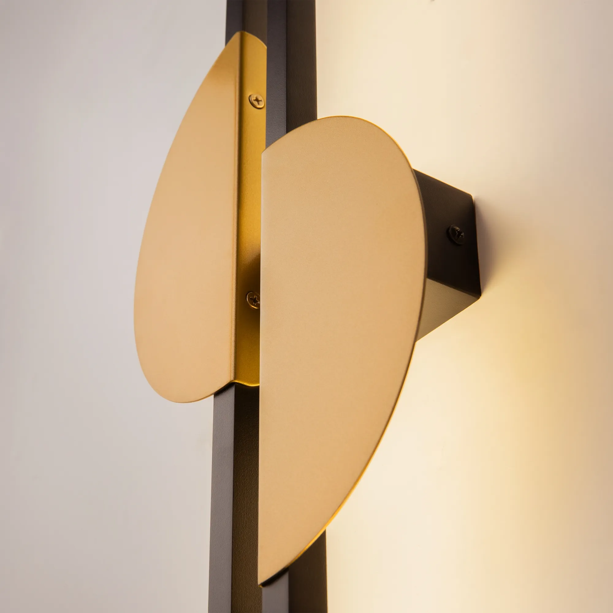 картинка Настенный светильник (бра) Maytoni MOD179WL-L22BS4K