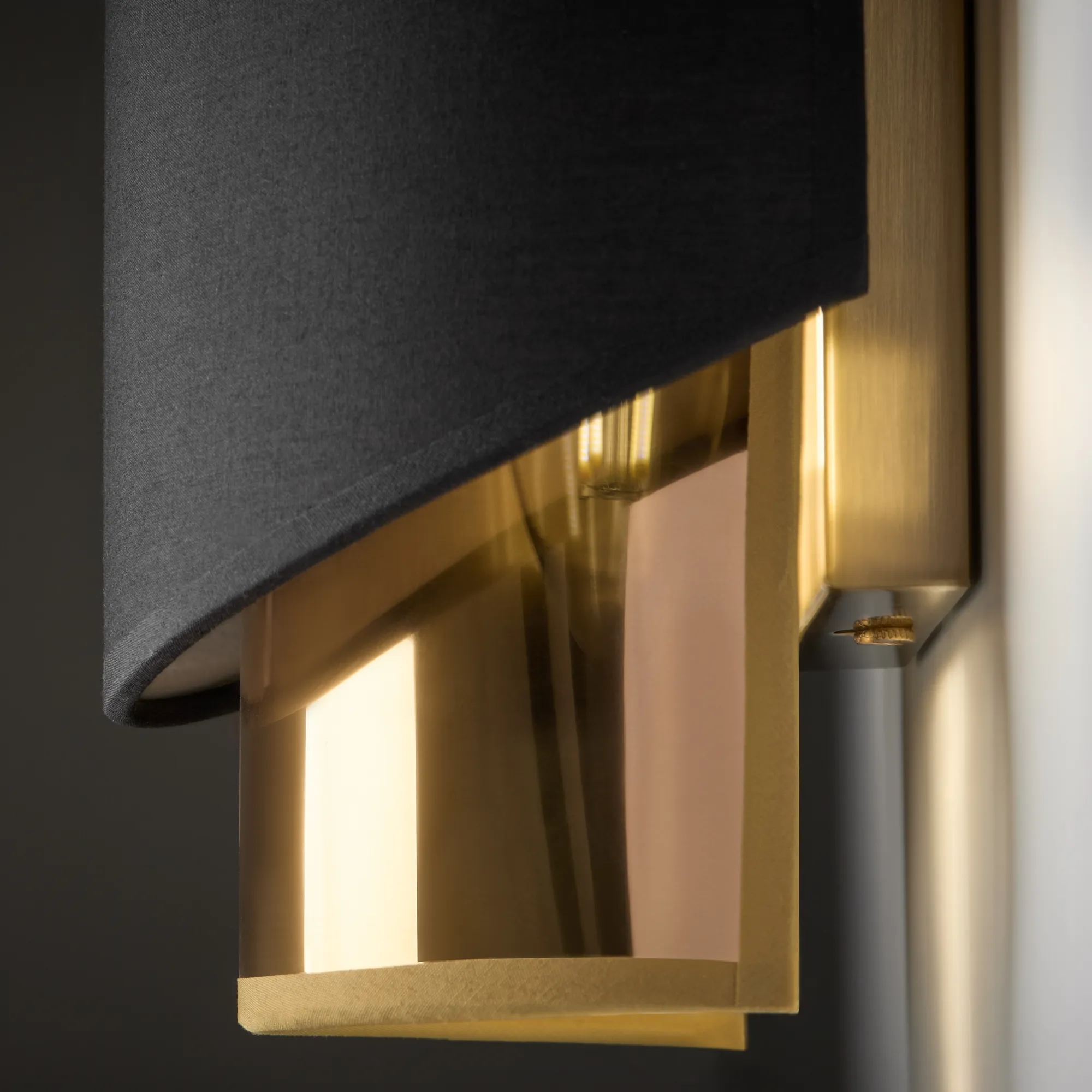 картинка Настенный светильник (бра) Freya FR5171WL-01BS