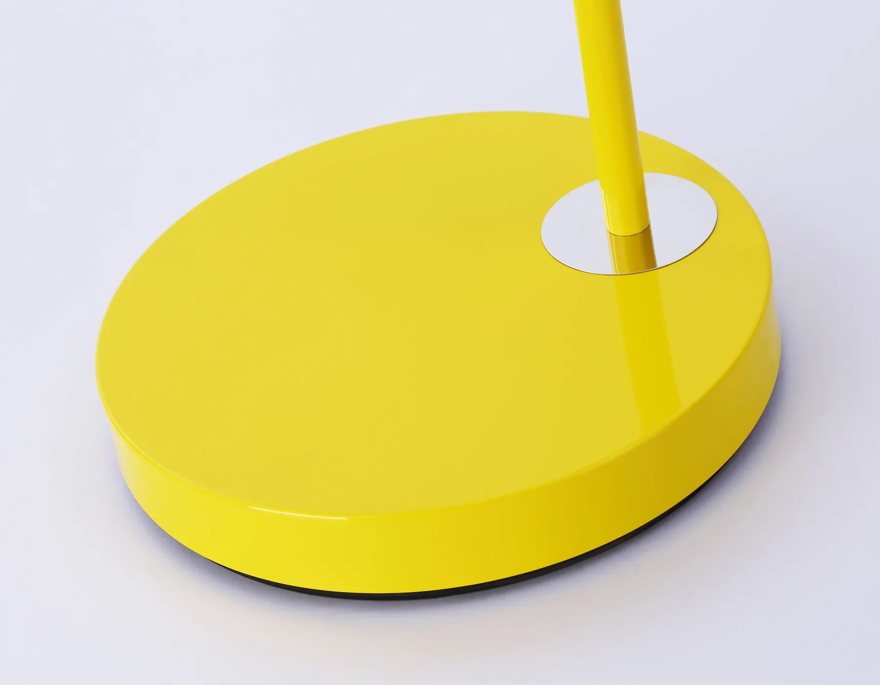 картинка Светильник напольный с выключателем на проводе