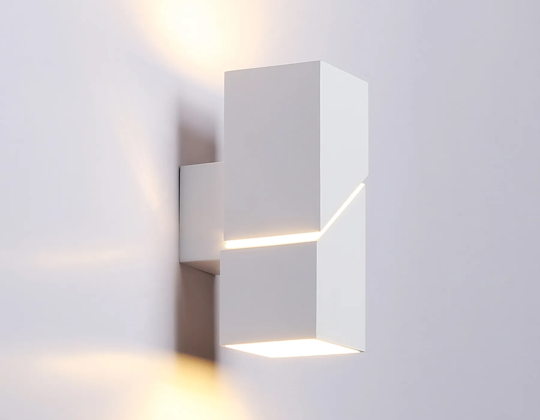 картинка Настенный светильник со сменной лампой FW2474