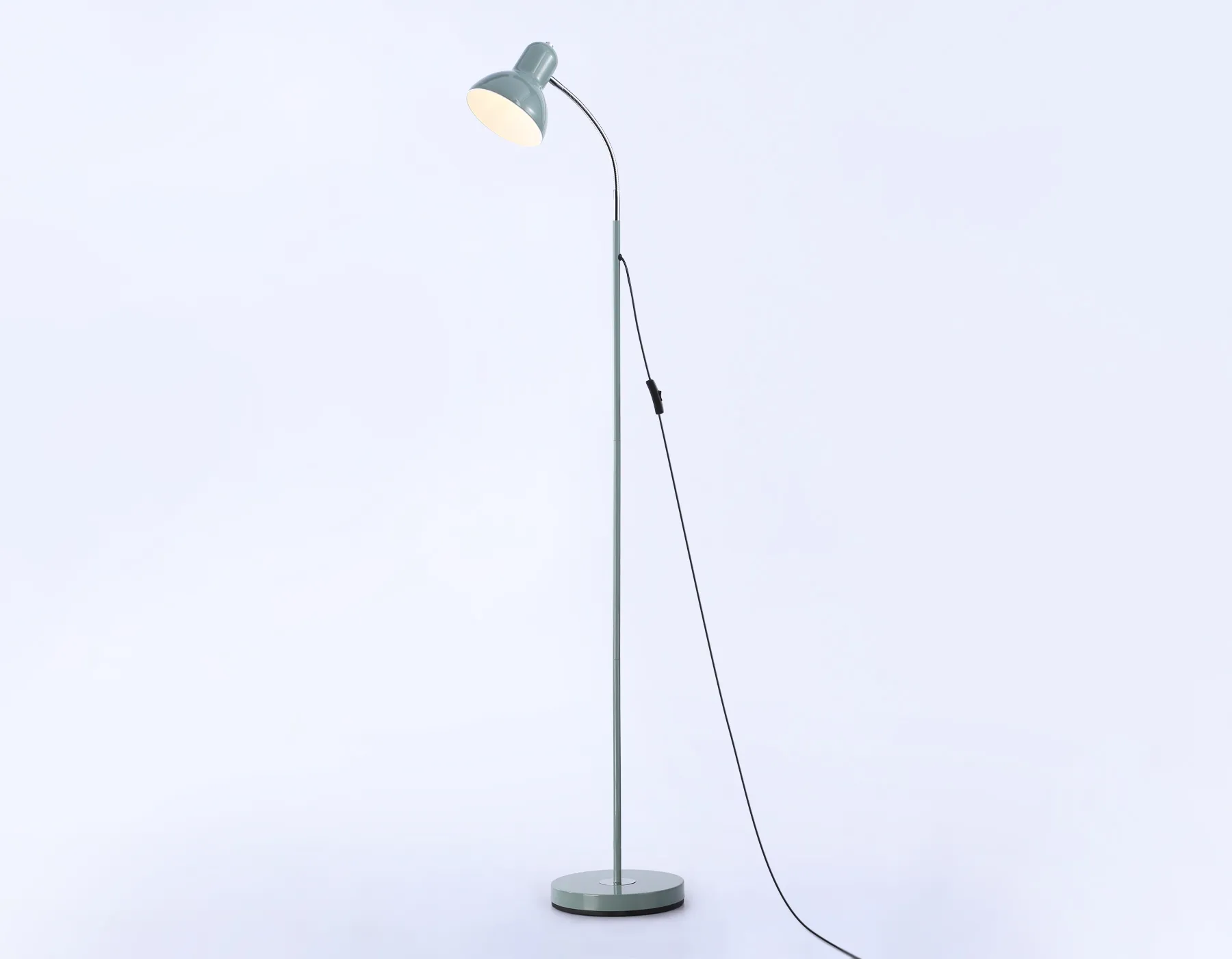 картинка Светильник напольный с выключателем на проводе