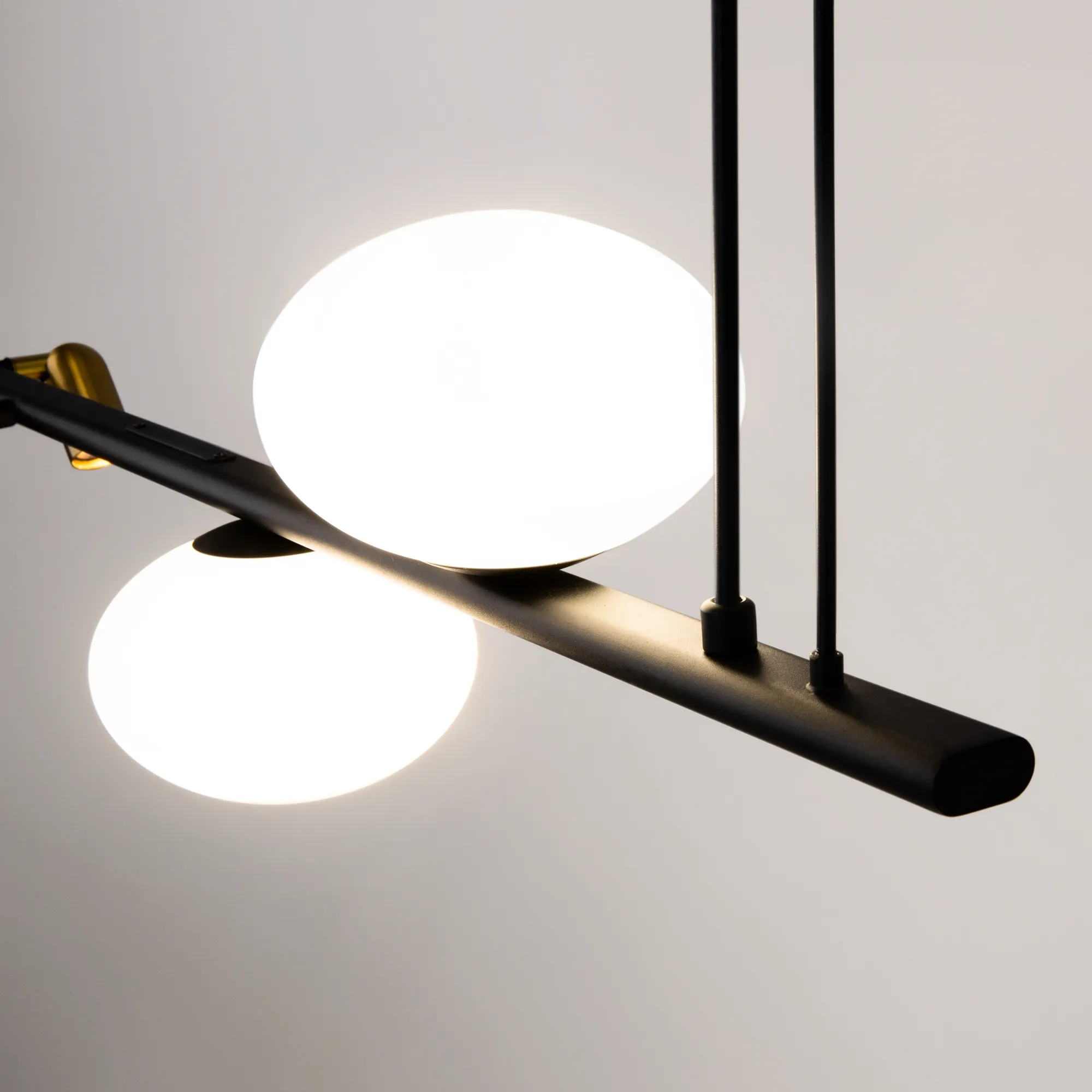 картинка Подвесной светильник Maytoni MOD350PL-02BBS