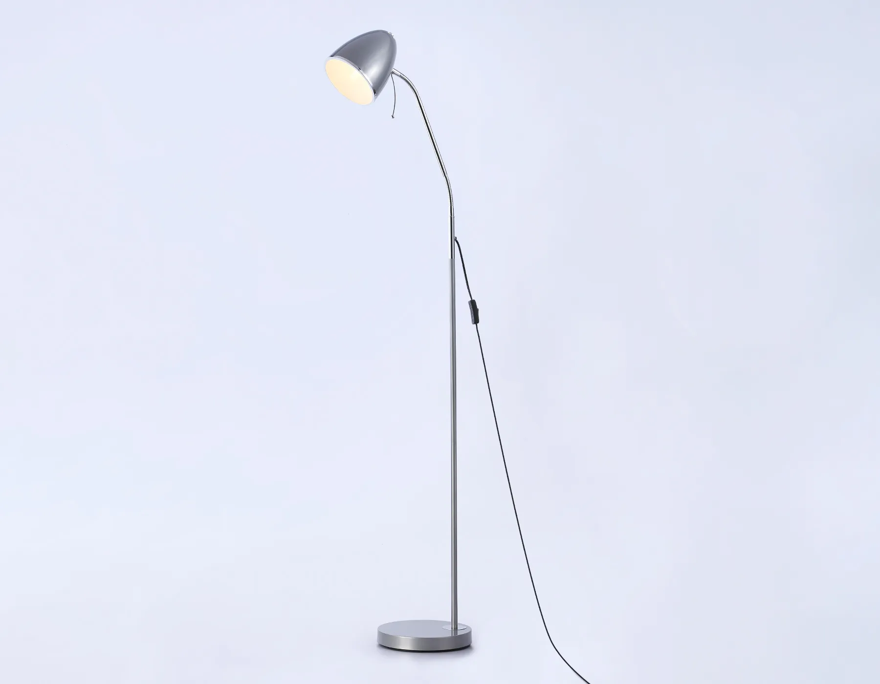 картинка Светильник напольный с выключателем на проводе