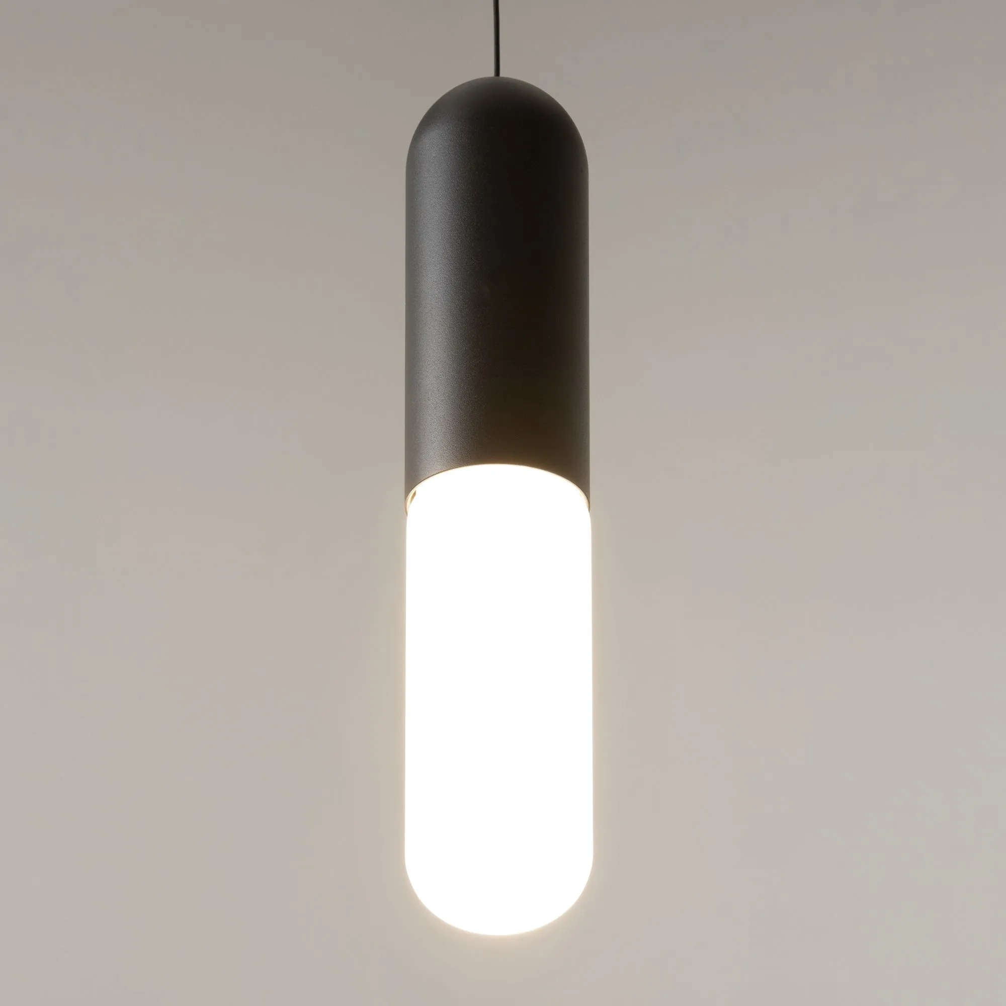 картинка Подвесной светильник Maytoni P101PL-L300-12W3K-B